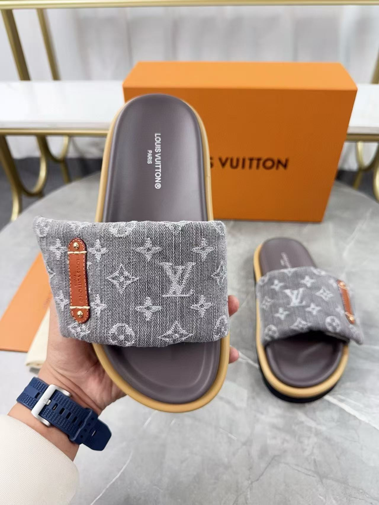 UA LV Pool Pillow Flat Comfort Mule