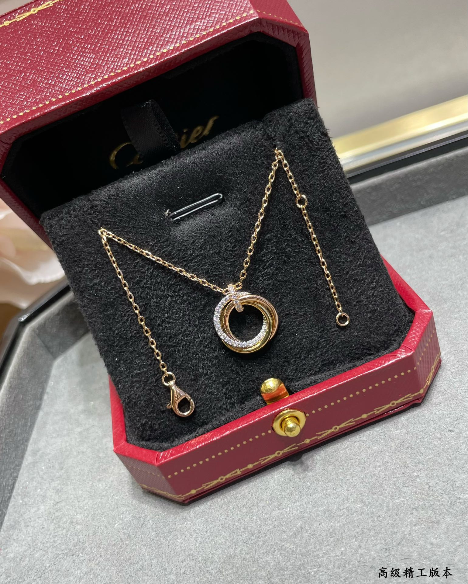 ca*t*er small size triple-ring Di*m*nd necklace