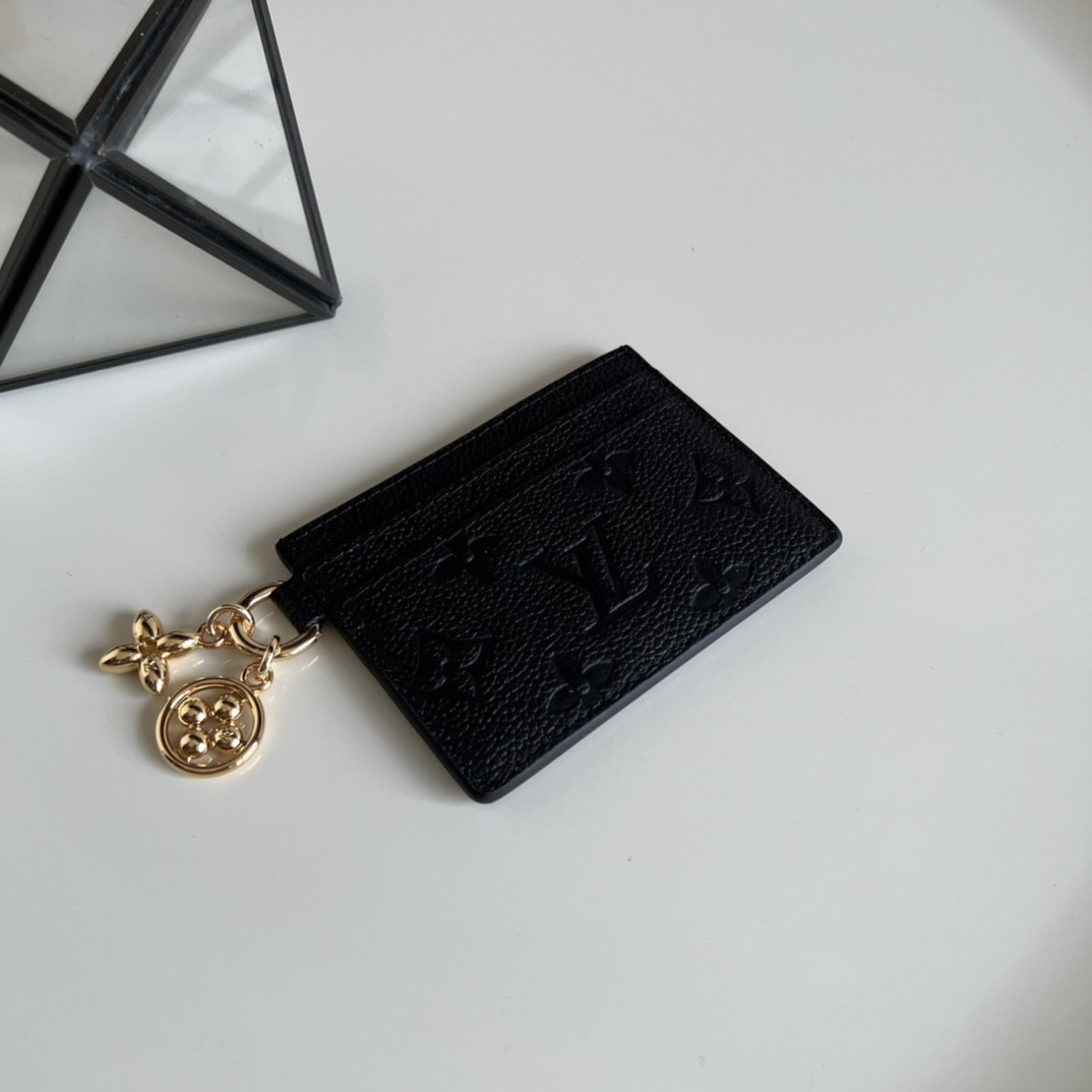 LV Charms Card Holder M82739 10x7x0.3cm