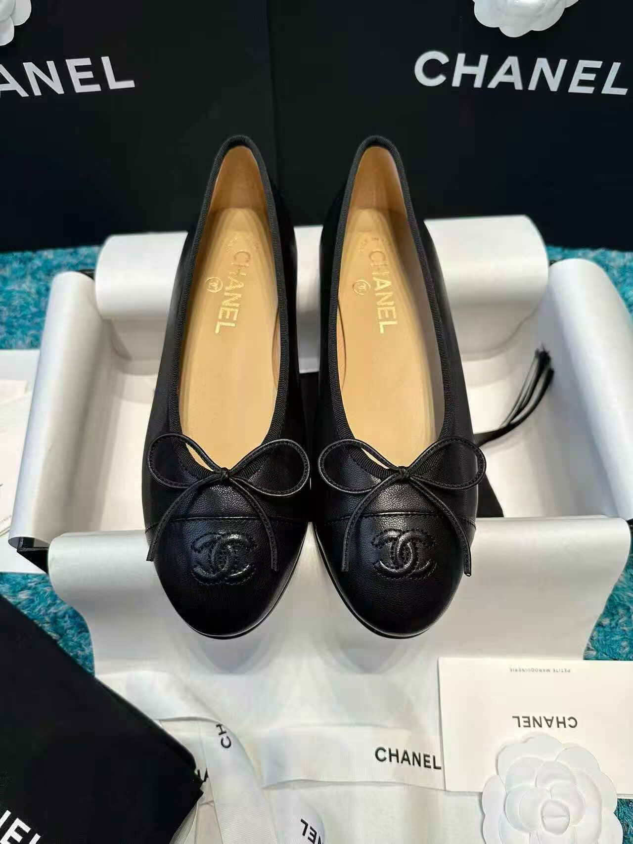 ua Ch*el ballet flats