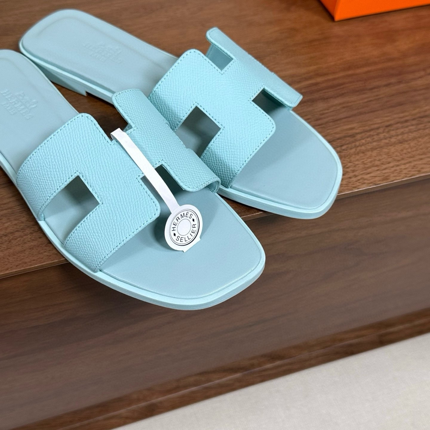 ua H**mes oran sandal