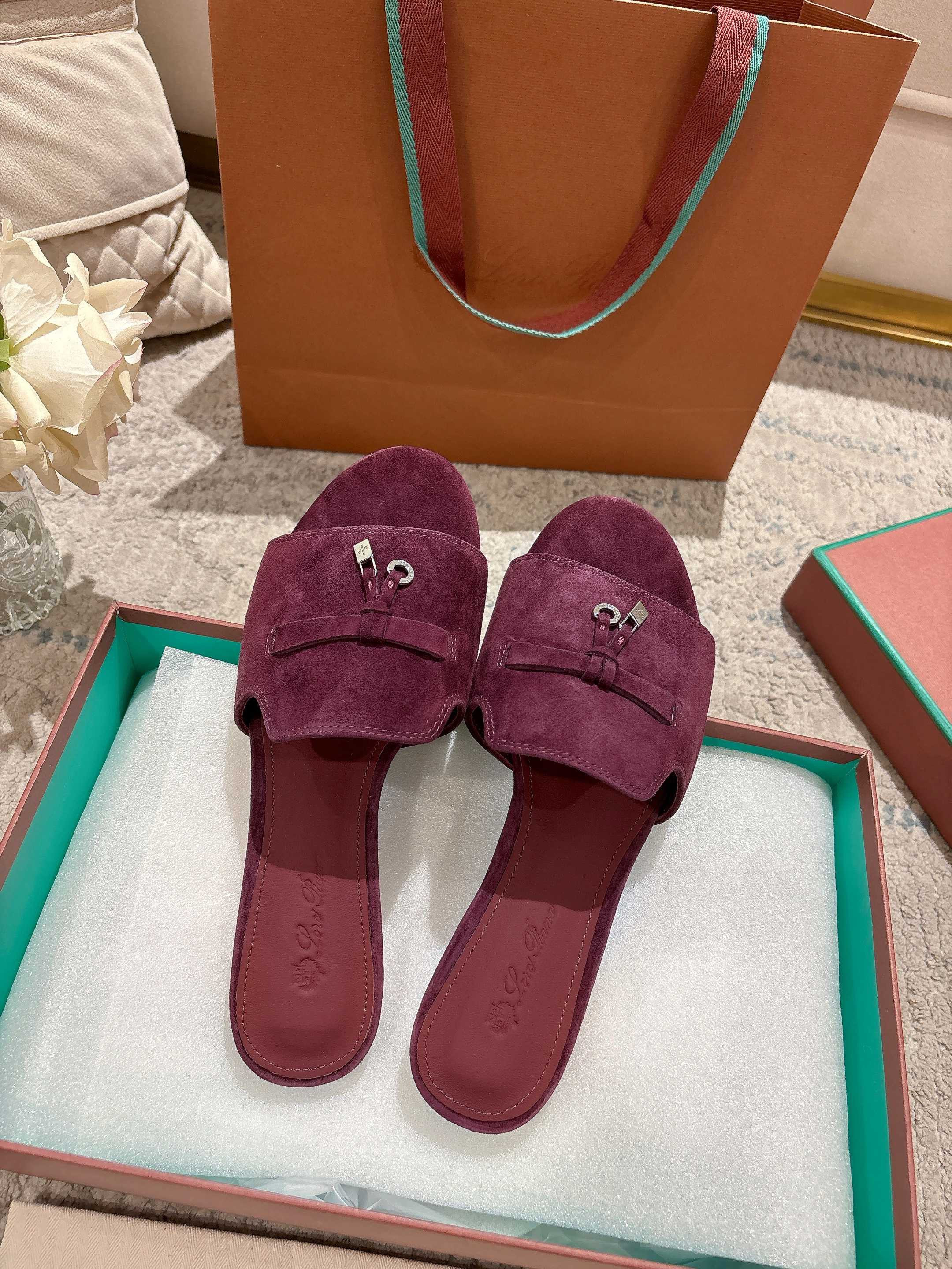 ua L**o p*ana summer charms sandal