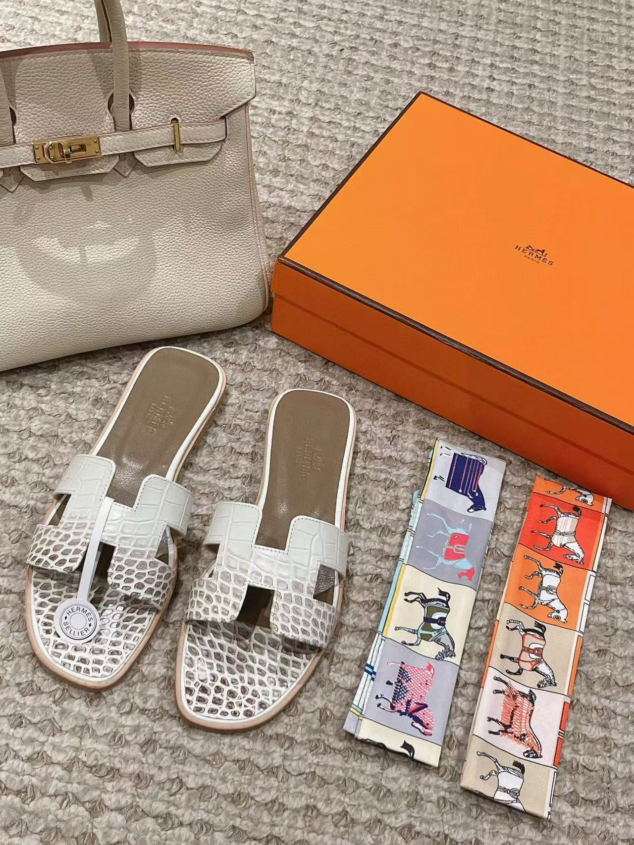 ua H**mes oran sandal
