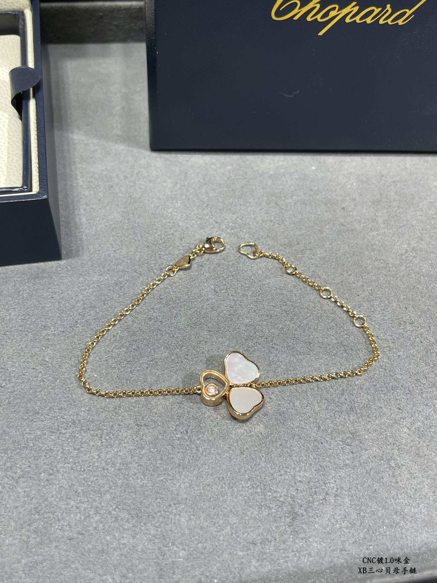 Ch0pard three heart mother of pearl bracelet