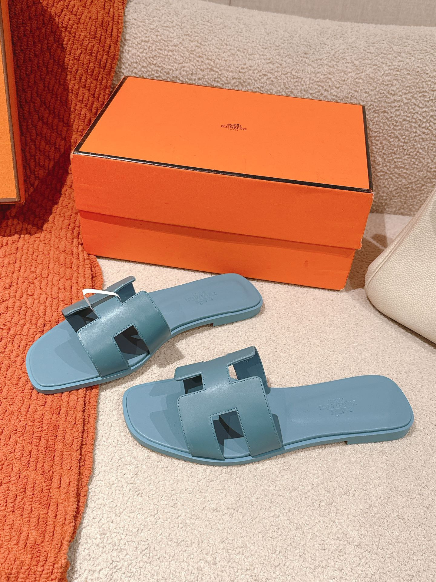 ua H**mes oran sandal
