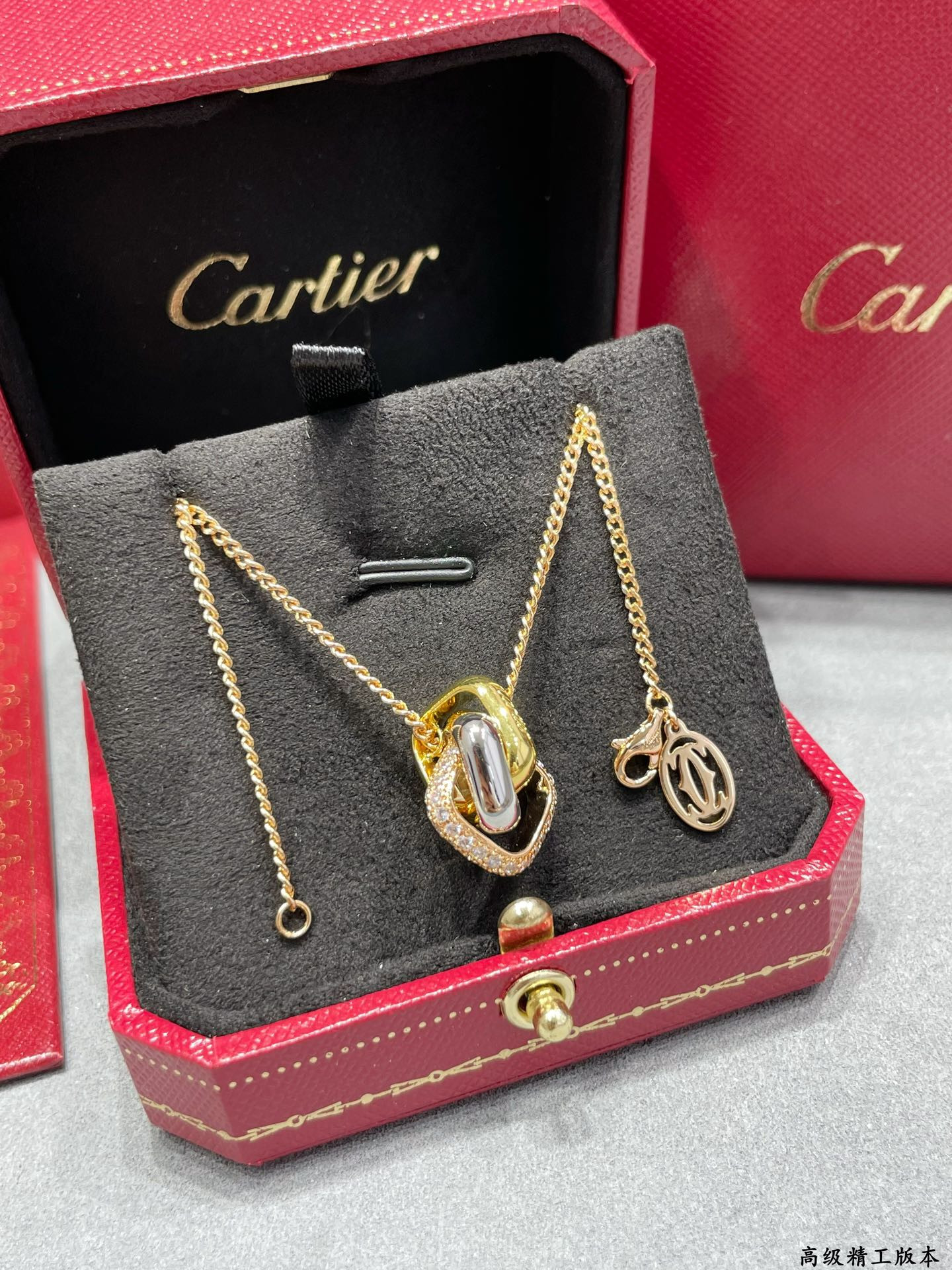 Ca*t*er square triple-ring necklace