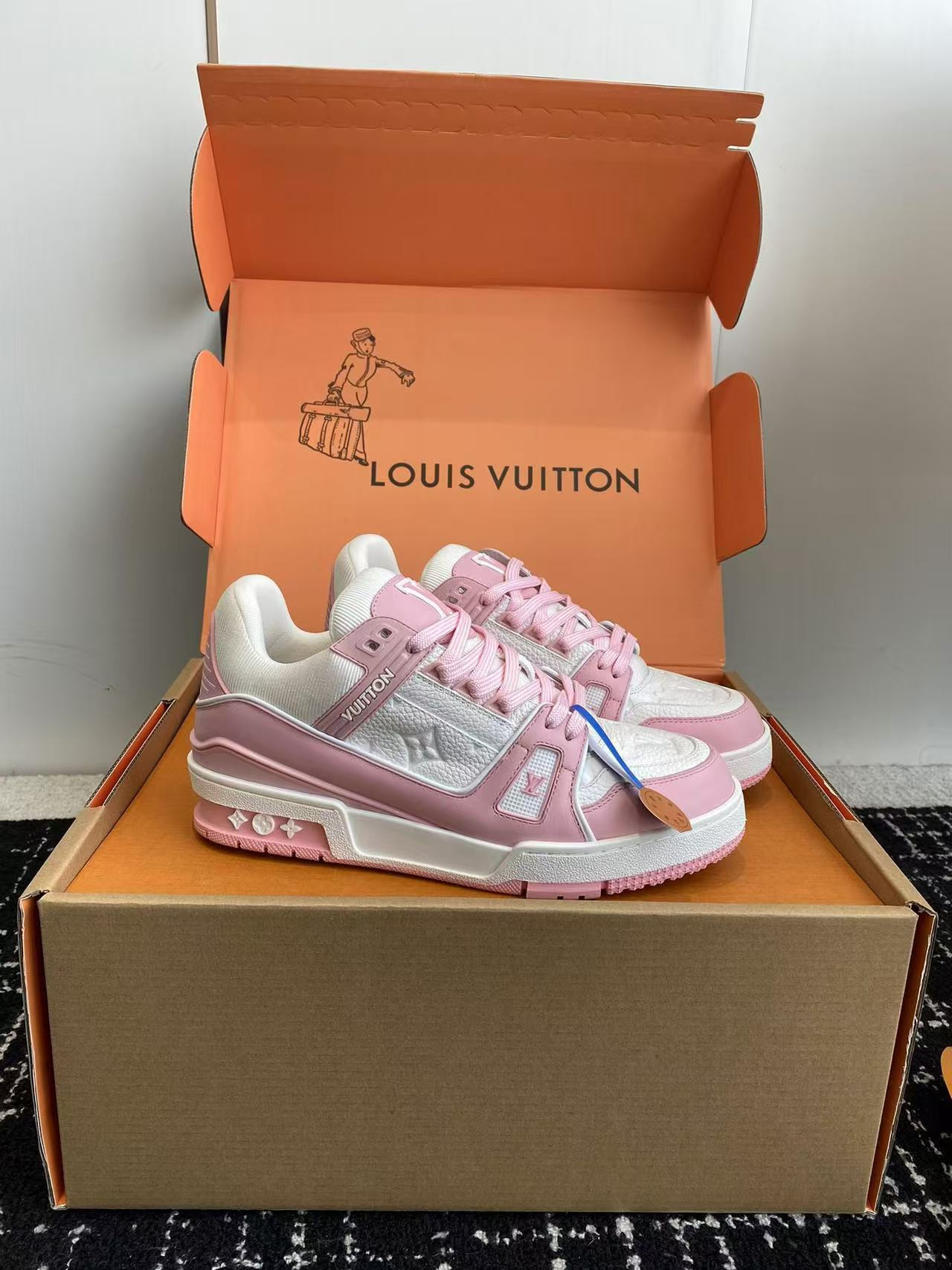 UA LV Trainer Sneaker
