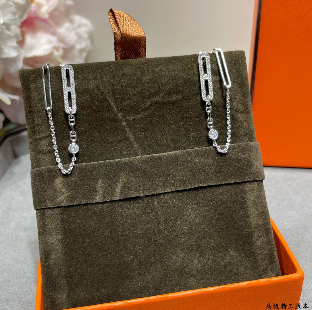 H**mes fully di*m*nd-encrusted h chain stud earrings