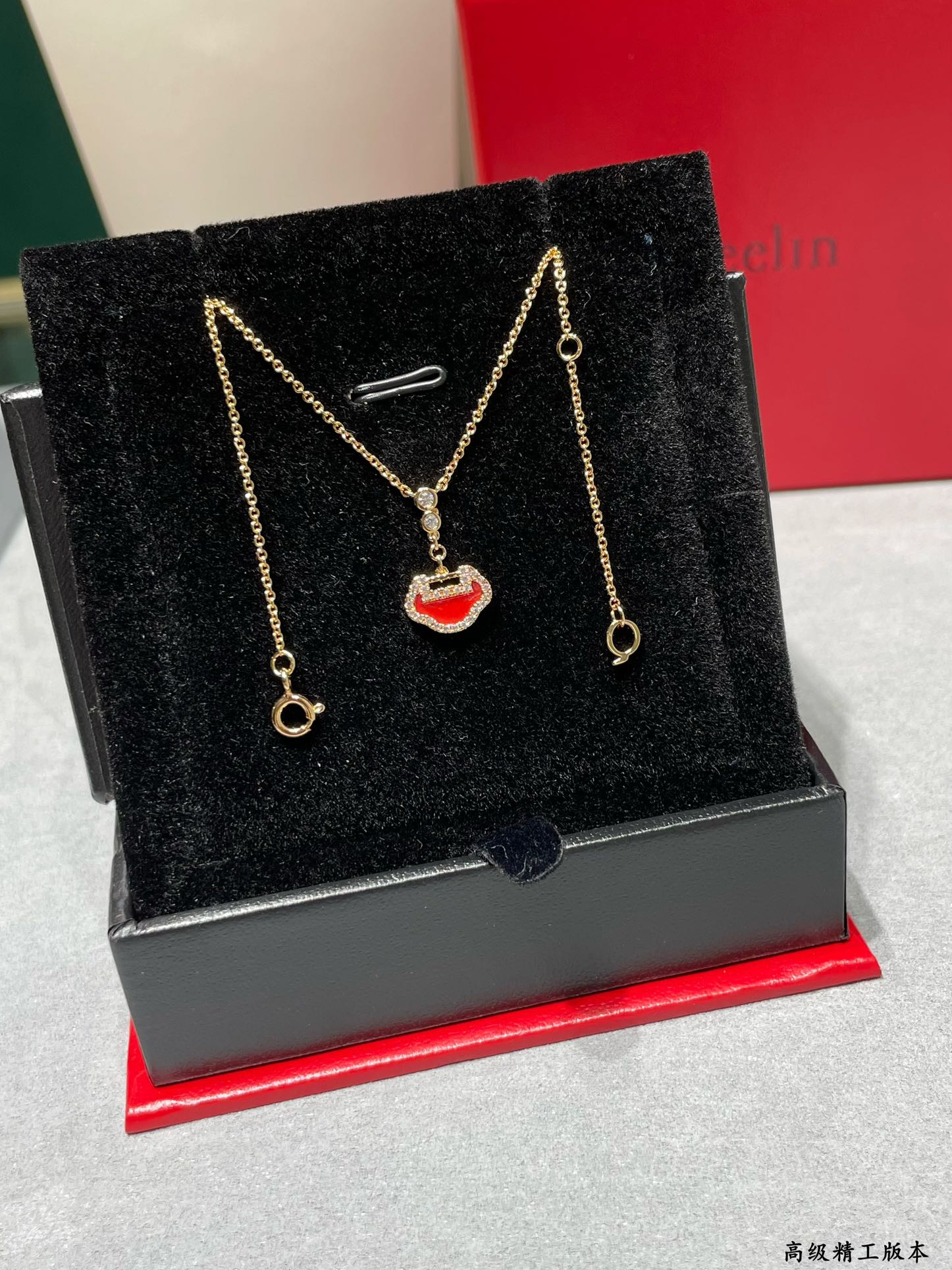 Qee1in mini ruyi necklace