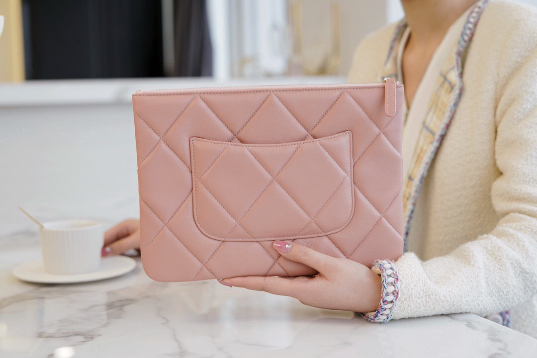 Ch*el 19 pouch