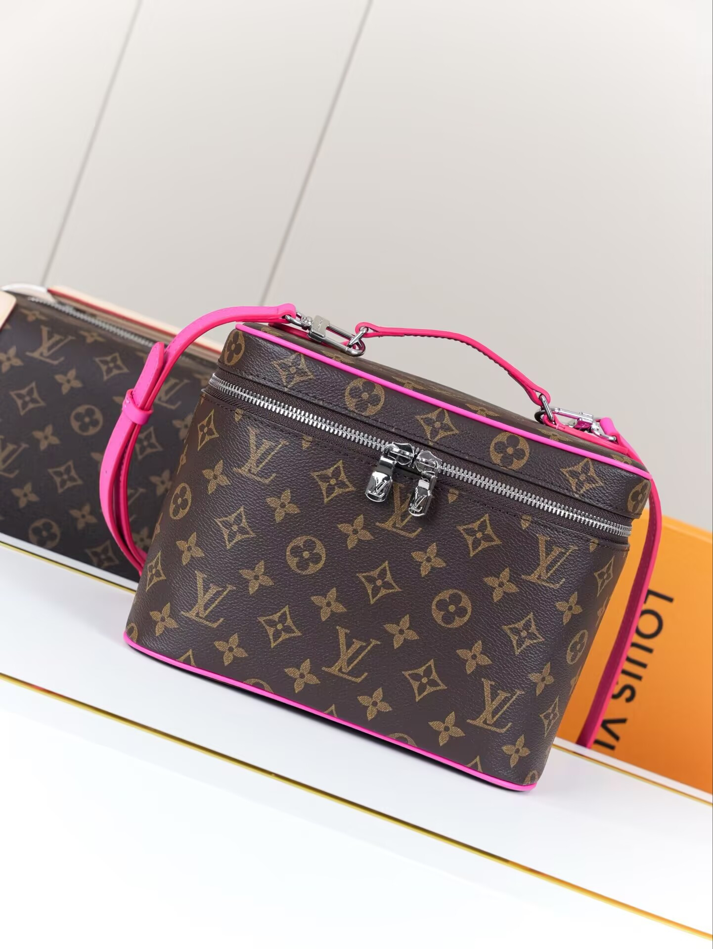 LV Nice BB M14886 24x18x14.5cm