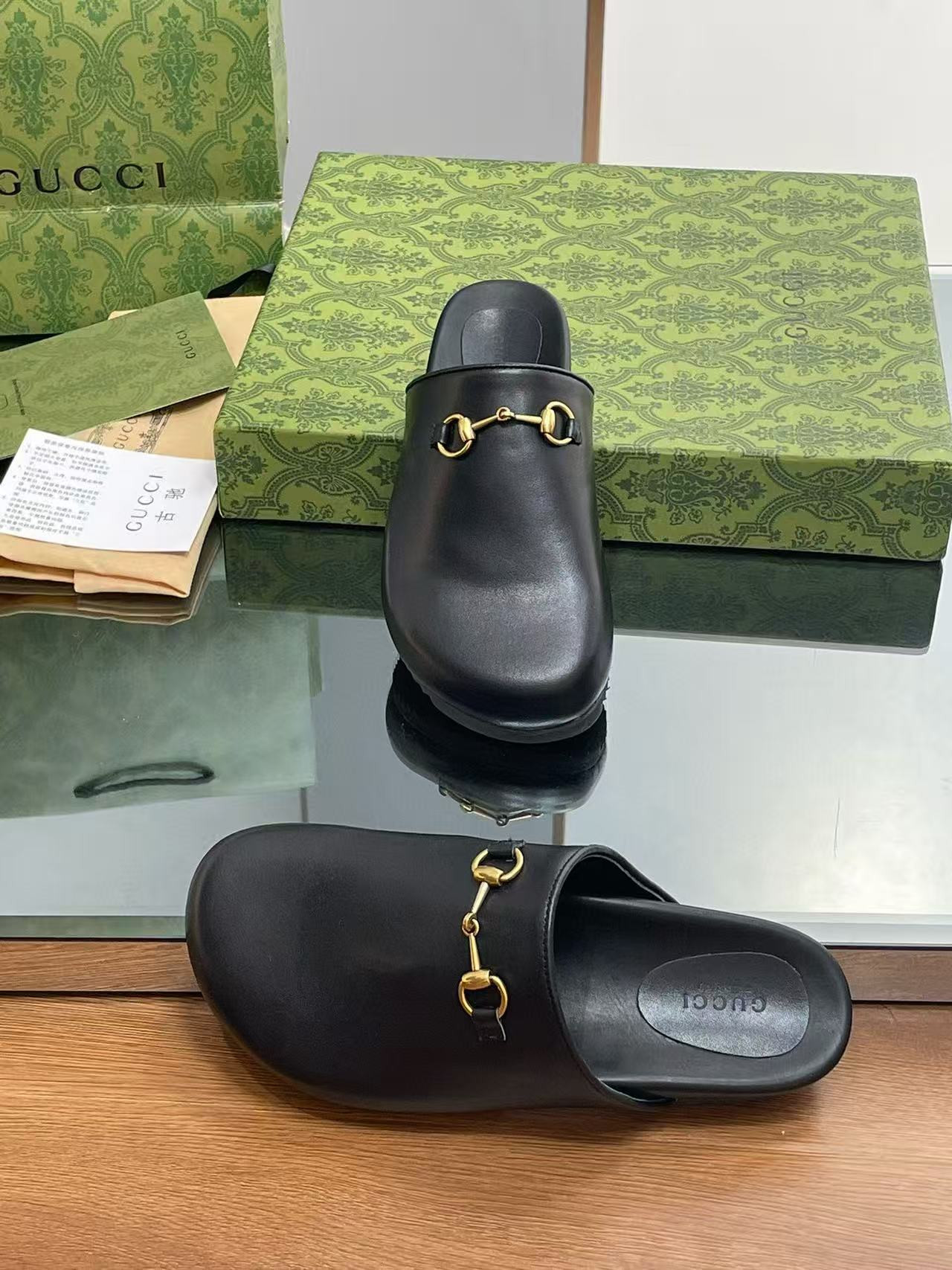ua G*u*i slippers
