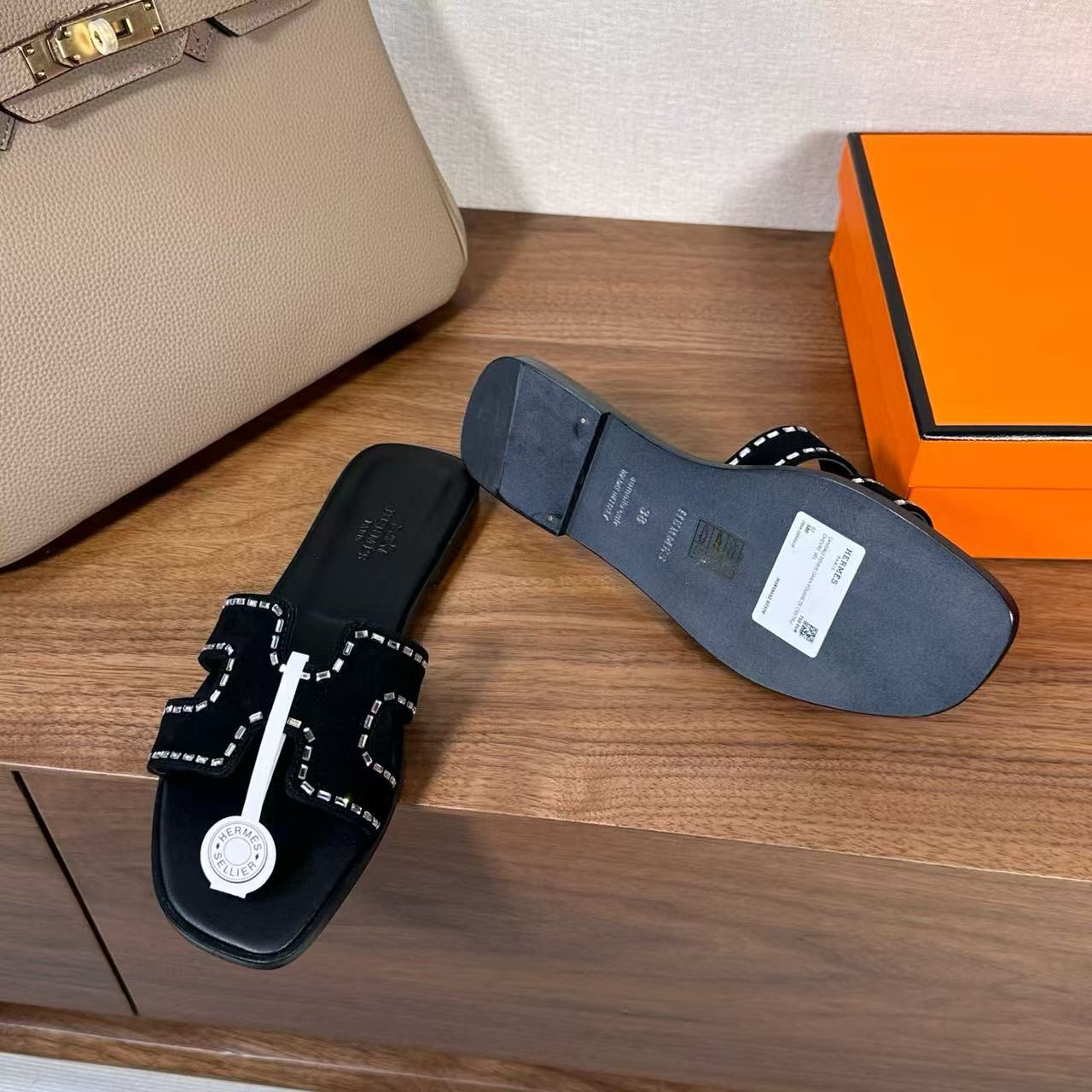 ua H**mes oran sandal