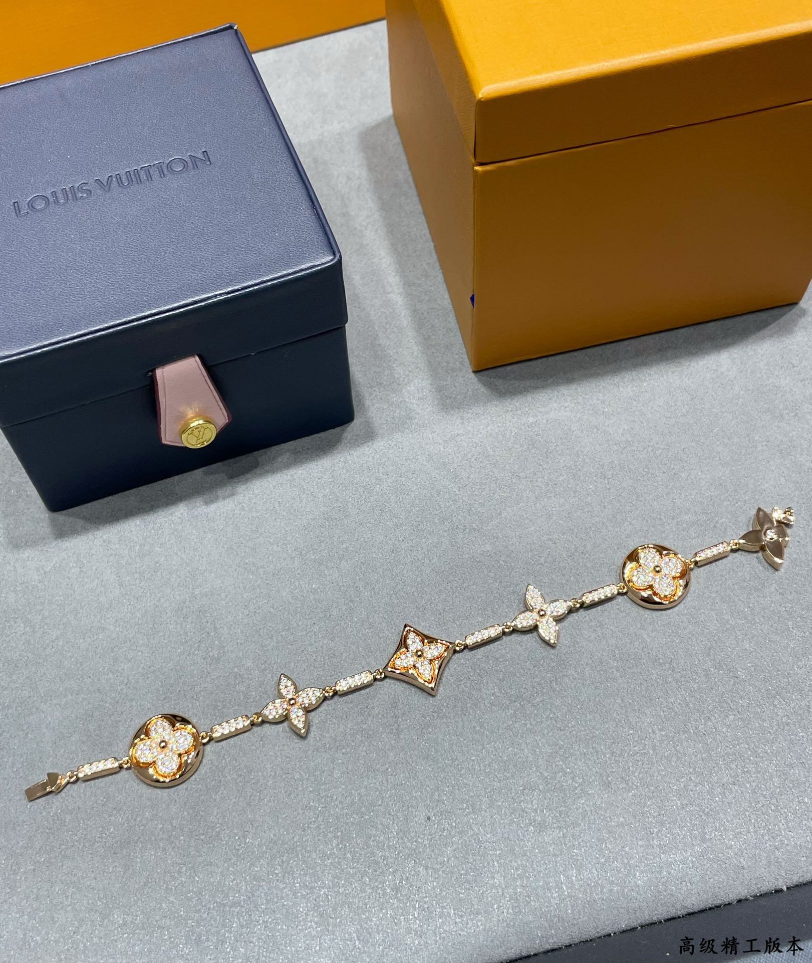l0*is vuitto large six-flower full Di*m*nd bracelet