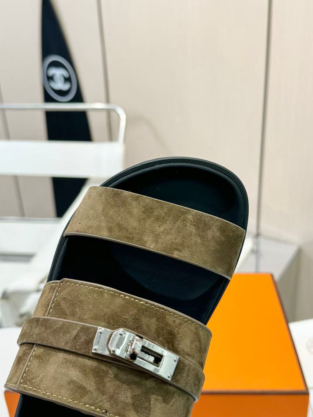 ua H**mes jackson sandal