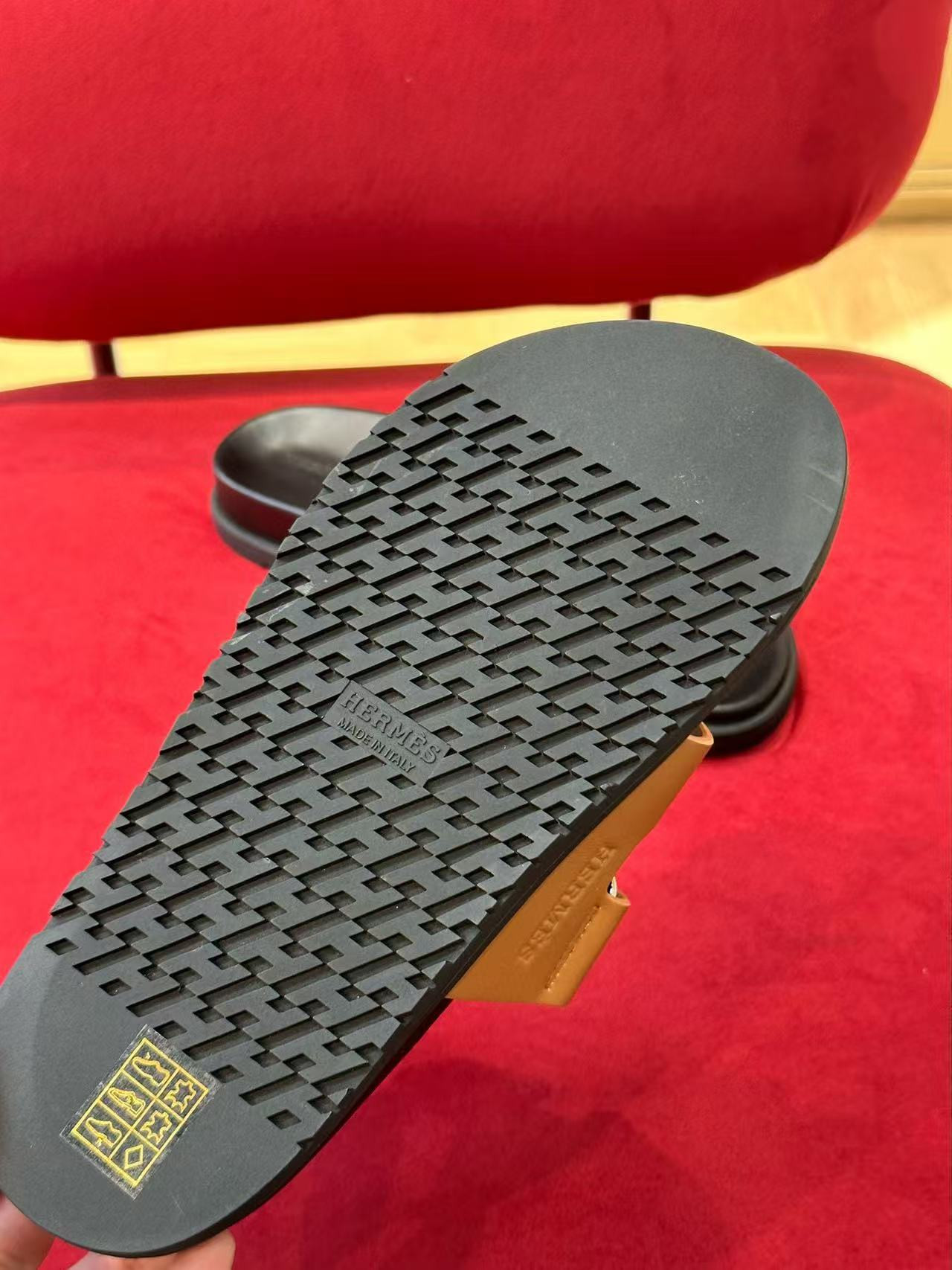 ua H**mes chypre sandal