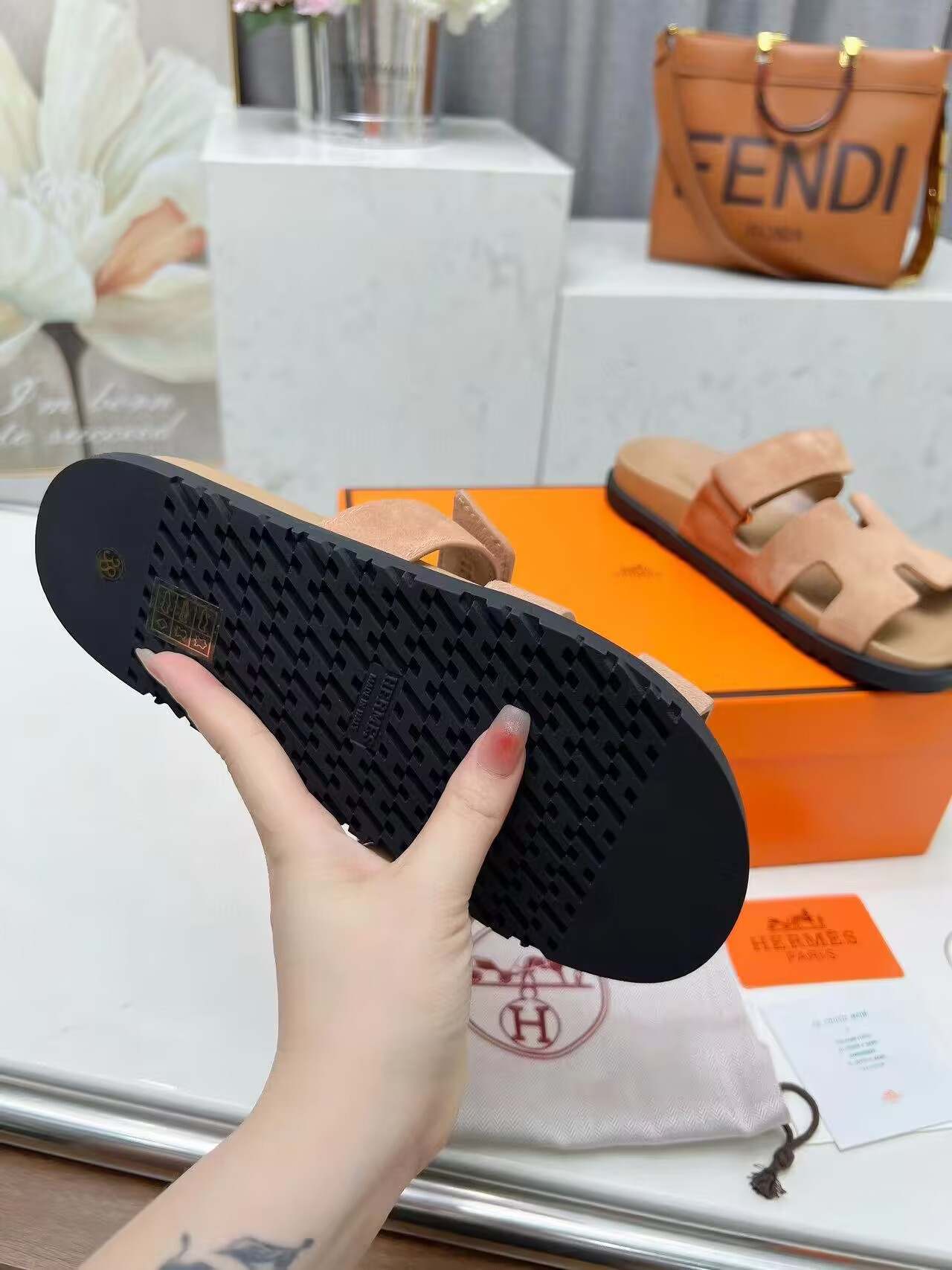 ua H**mes chypre sandal