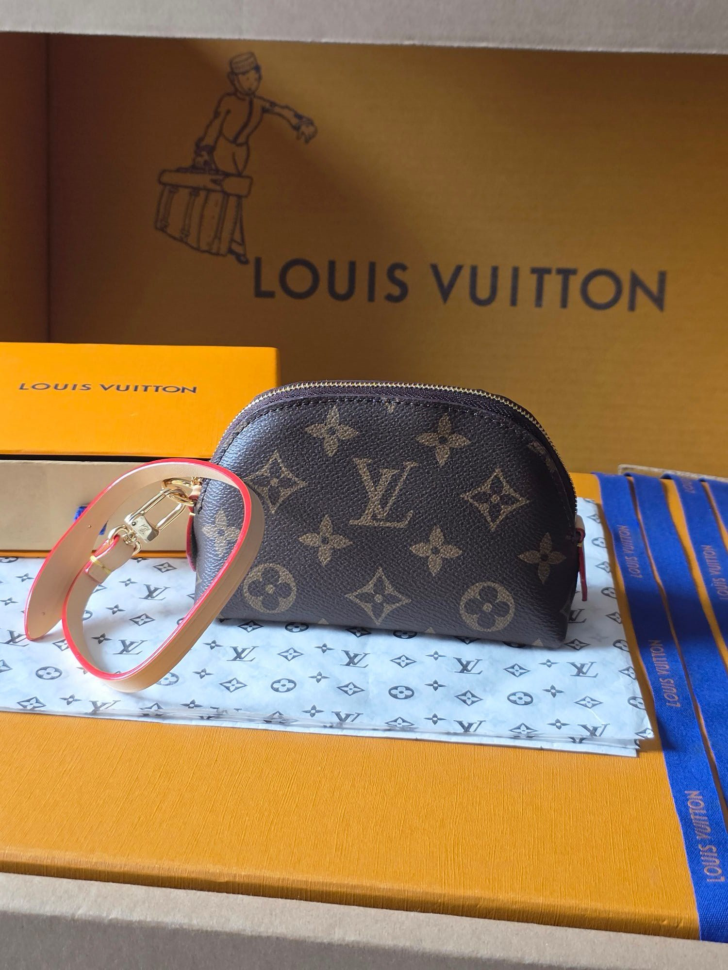 LV Cosmetic Purse M25653 13.5x9x5.5cm