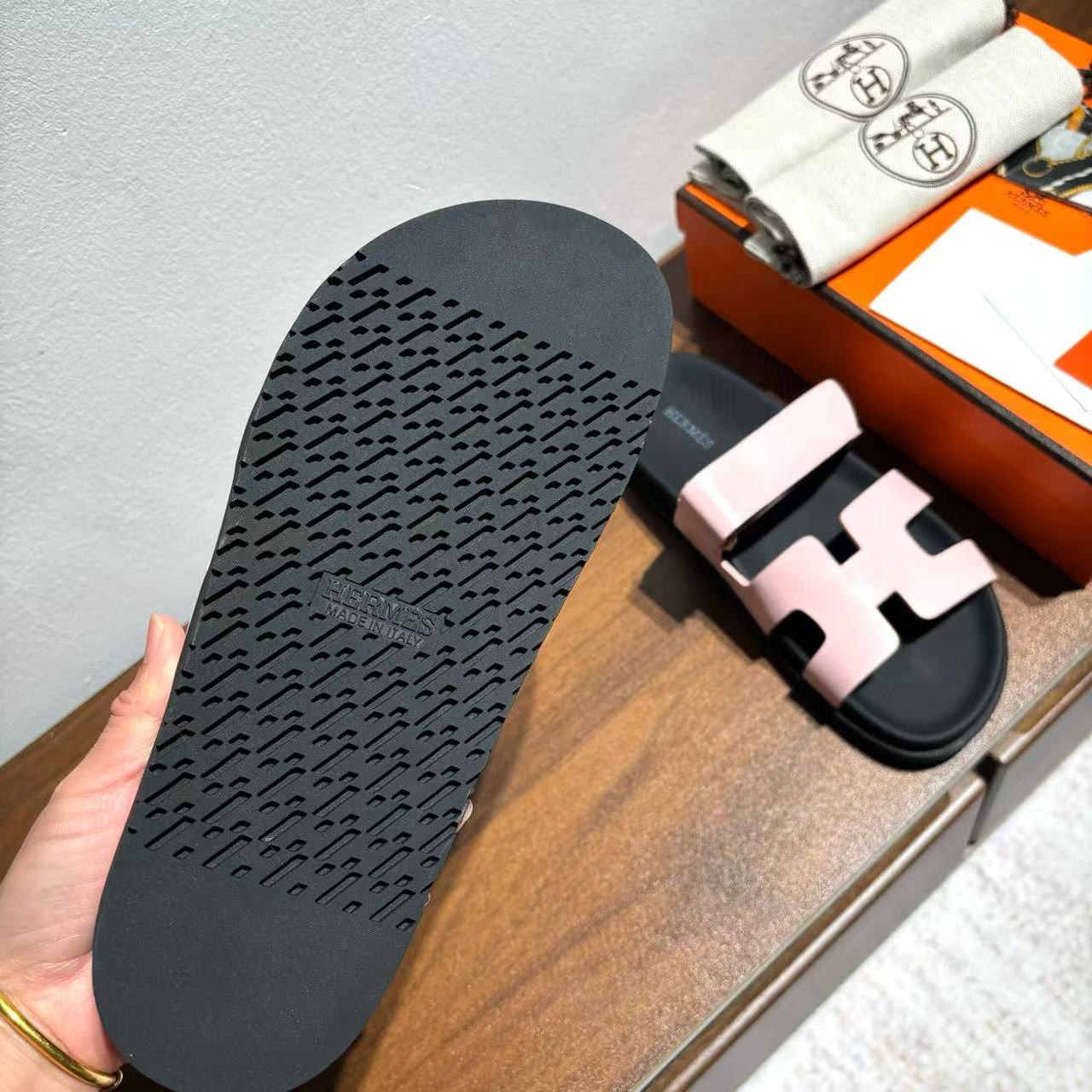 ua H**mes chypre sandal