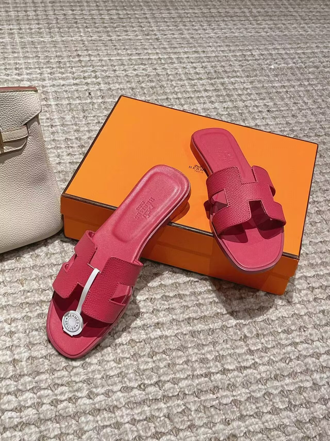 ua H**mes oran sandal