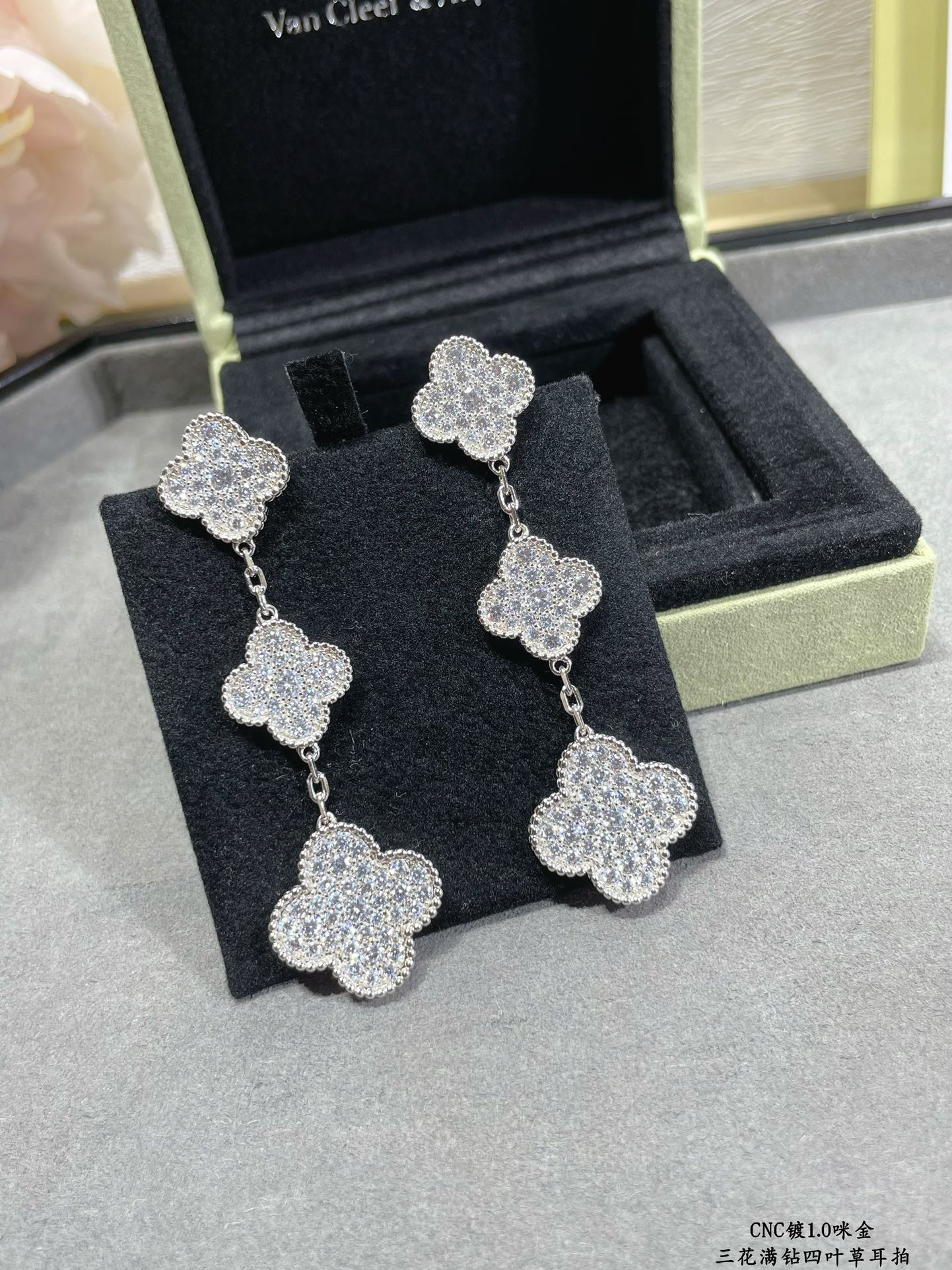 v*n cl*f & arpels full Di*m*nd three flower four leaf clover earrings