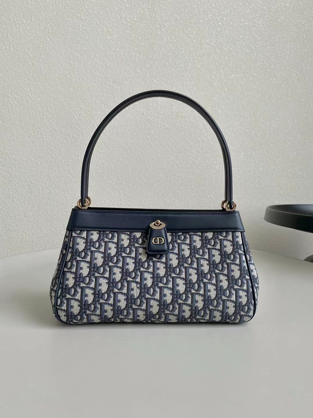 D*or medium key bag