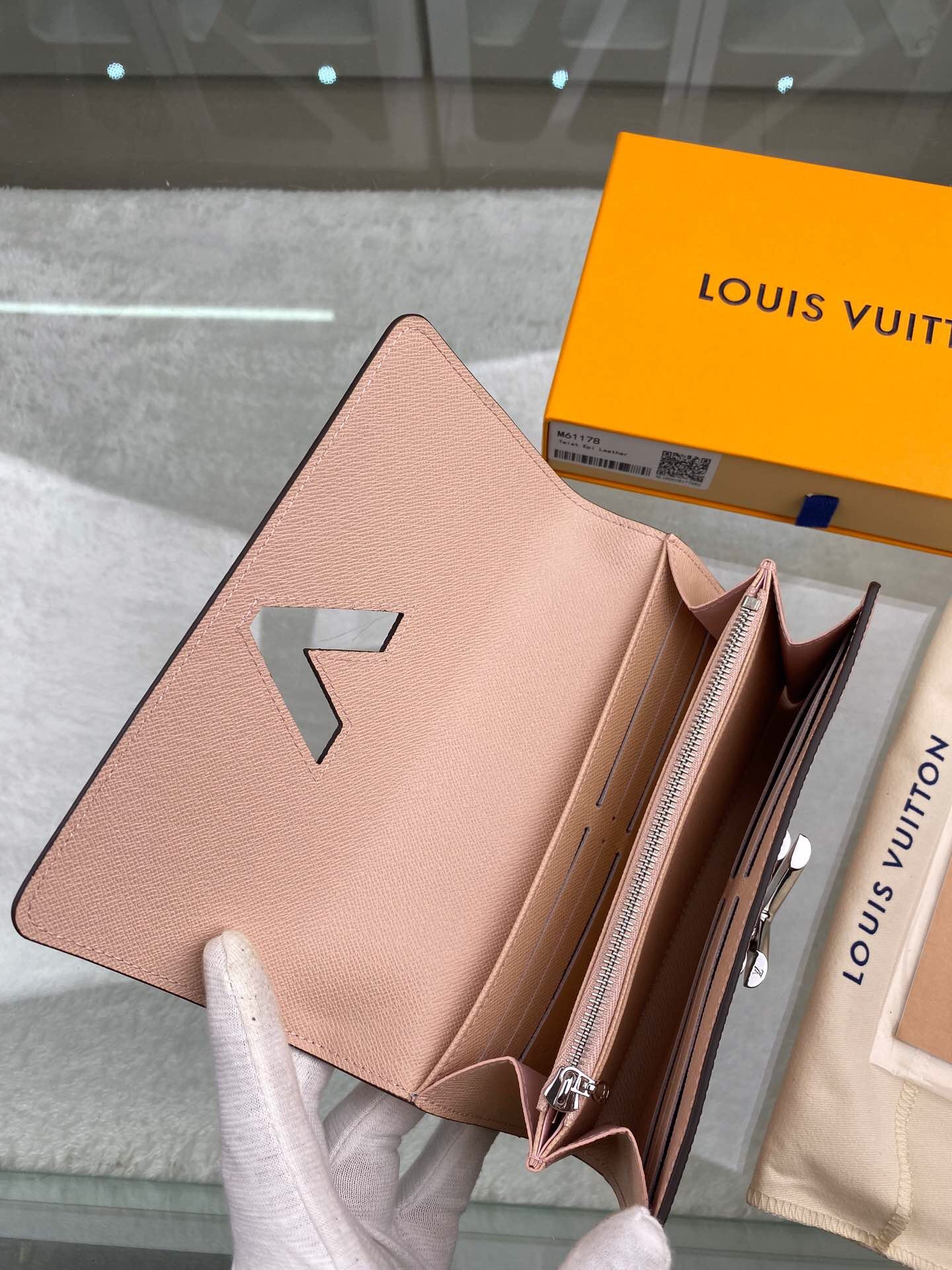 TWIST WALLET M61178