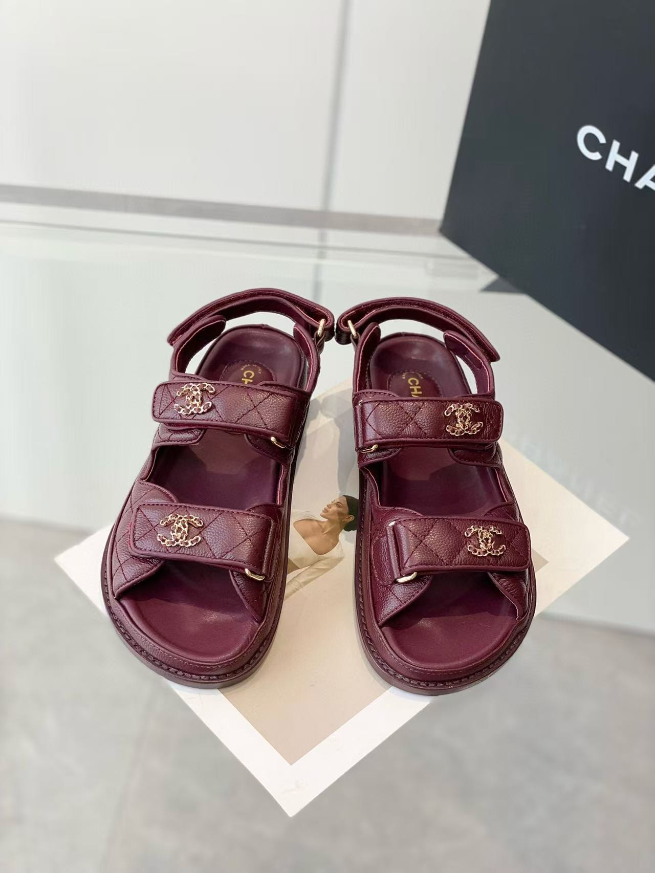 ua Ch*el sandals