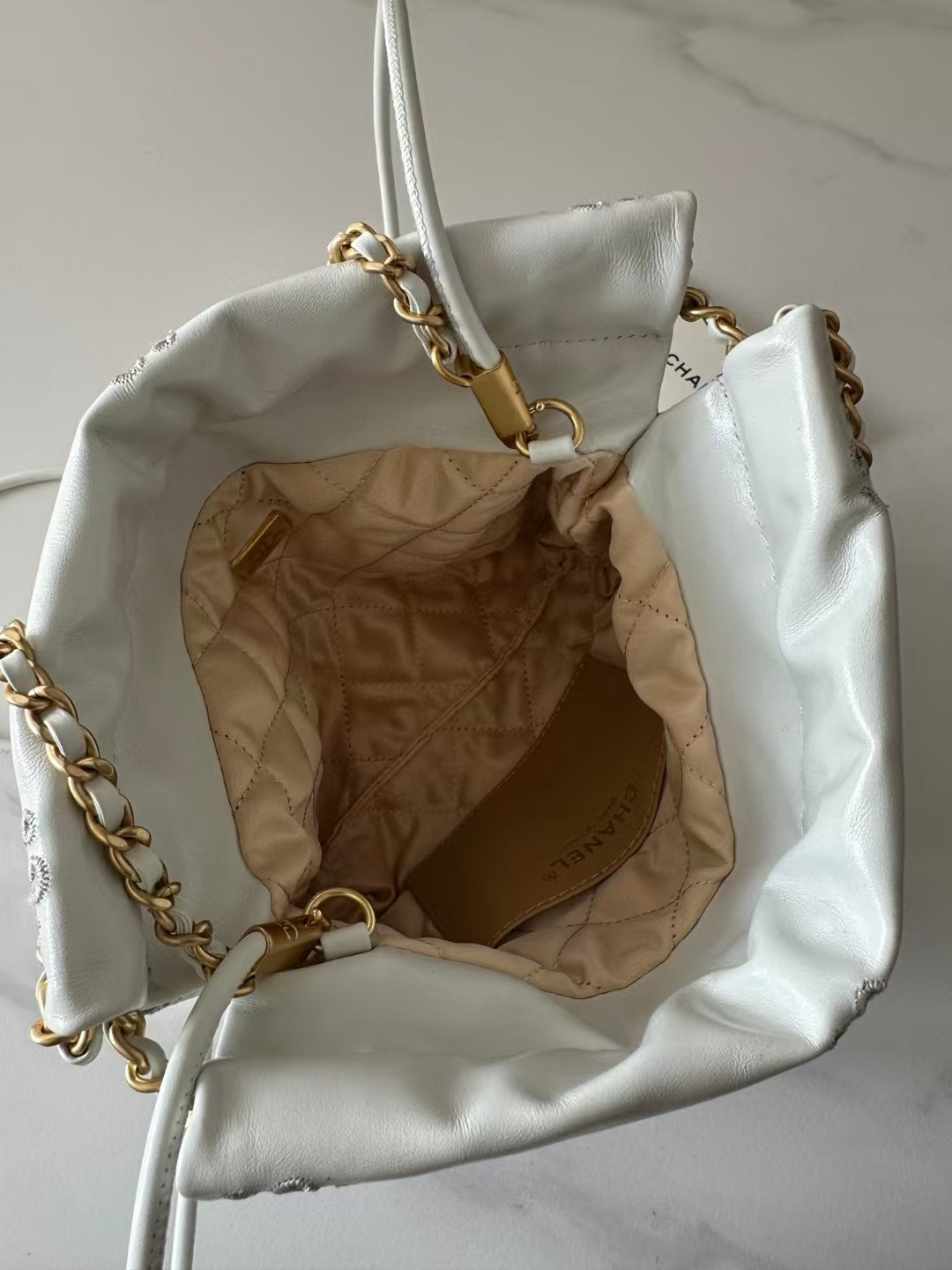 Ch*el 22 mini handbag shiny calfskin 20 × 19 × 6 cm