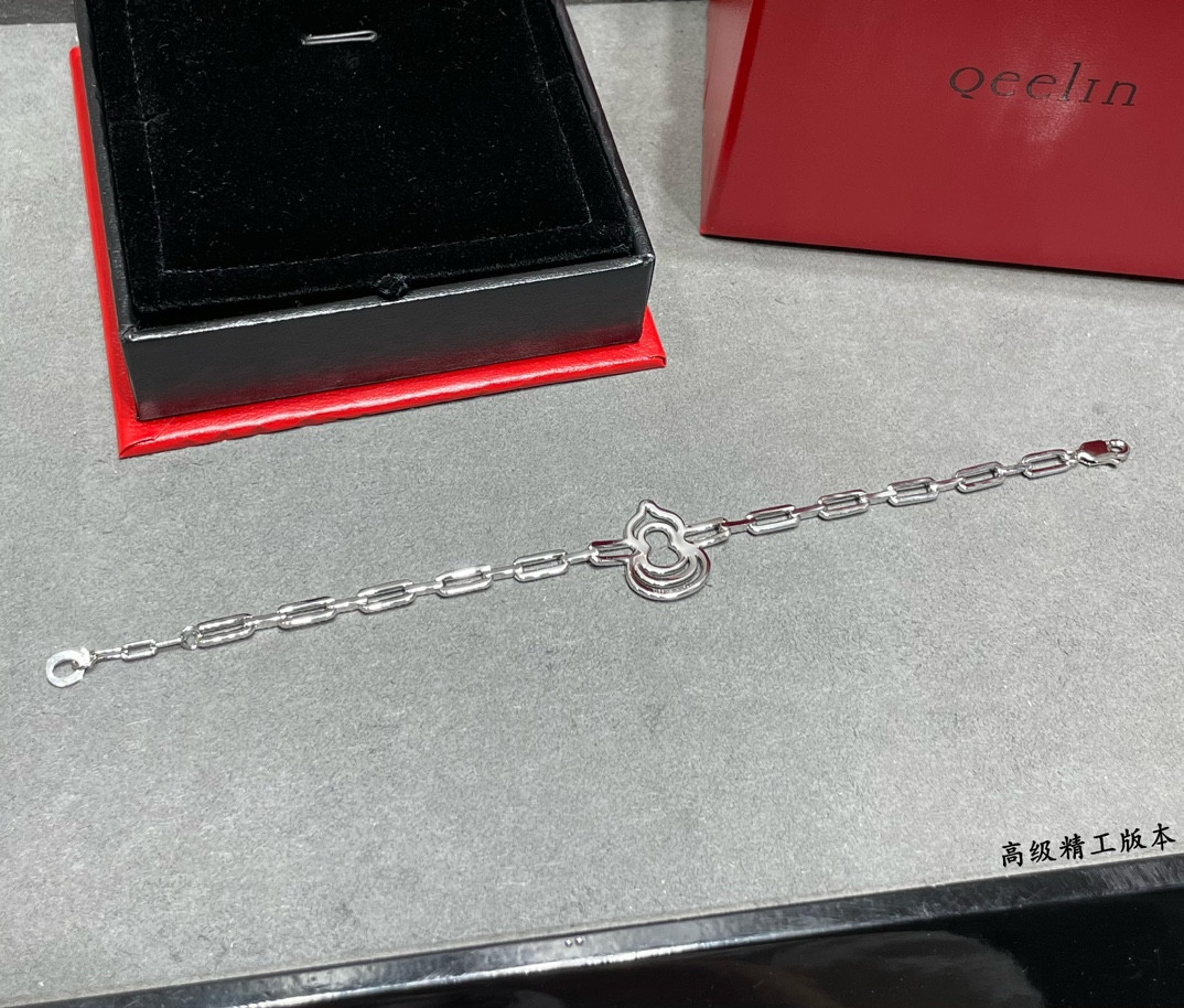 Qee1in triple loop gourd bracelet