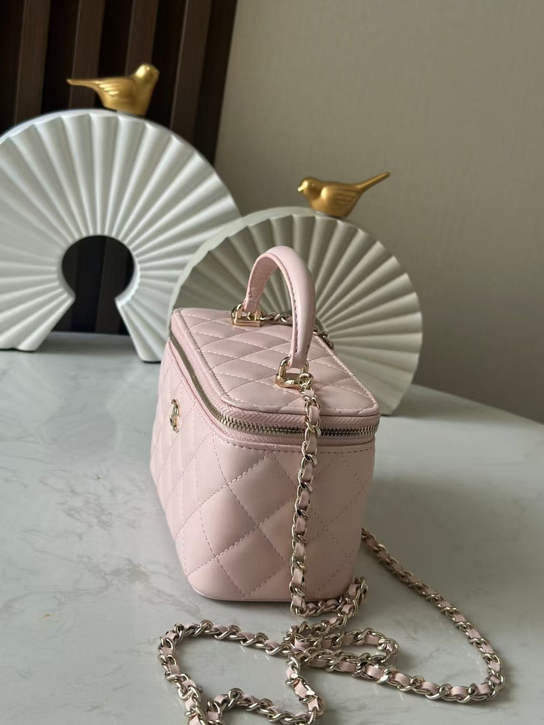 Ch*el long vanity with chain 16.5x10x8cm