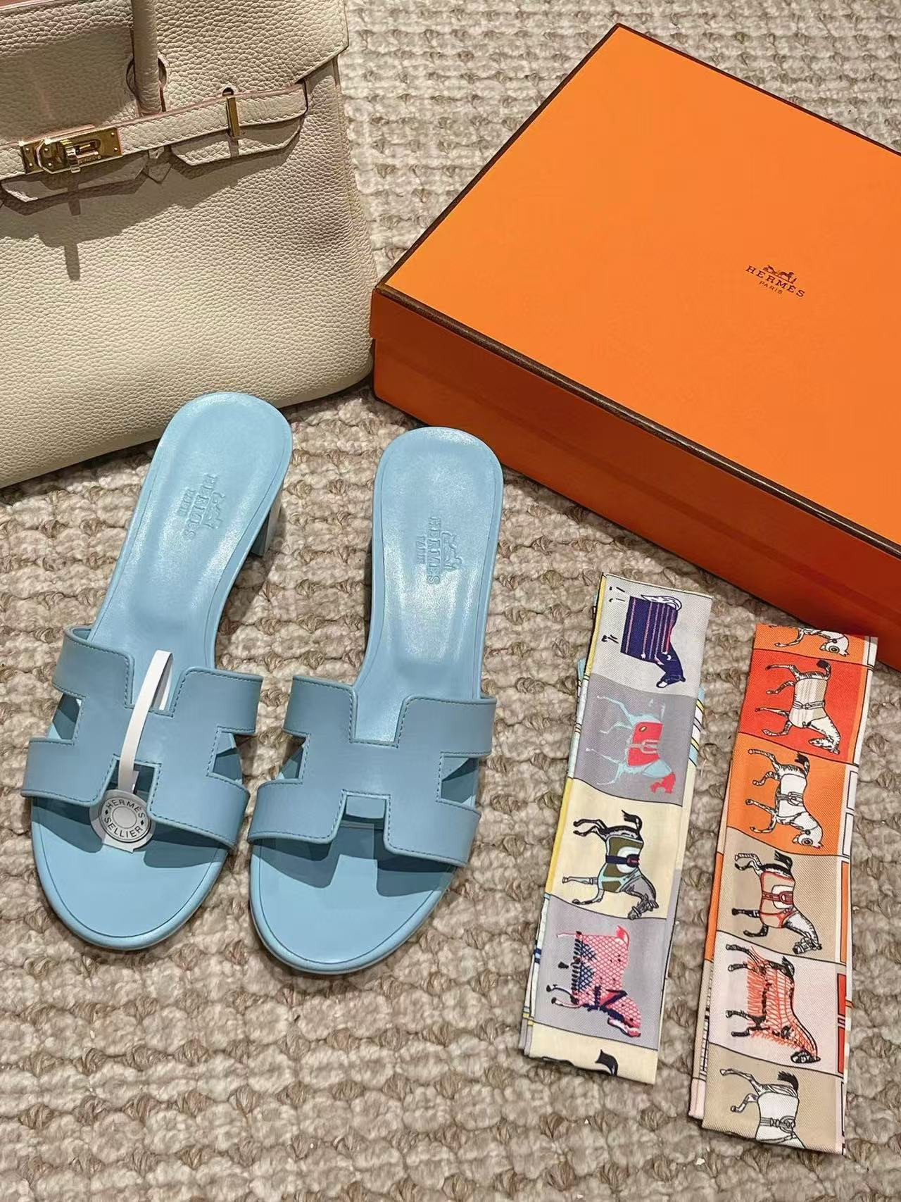 ua H**mes oasis sandal