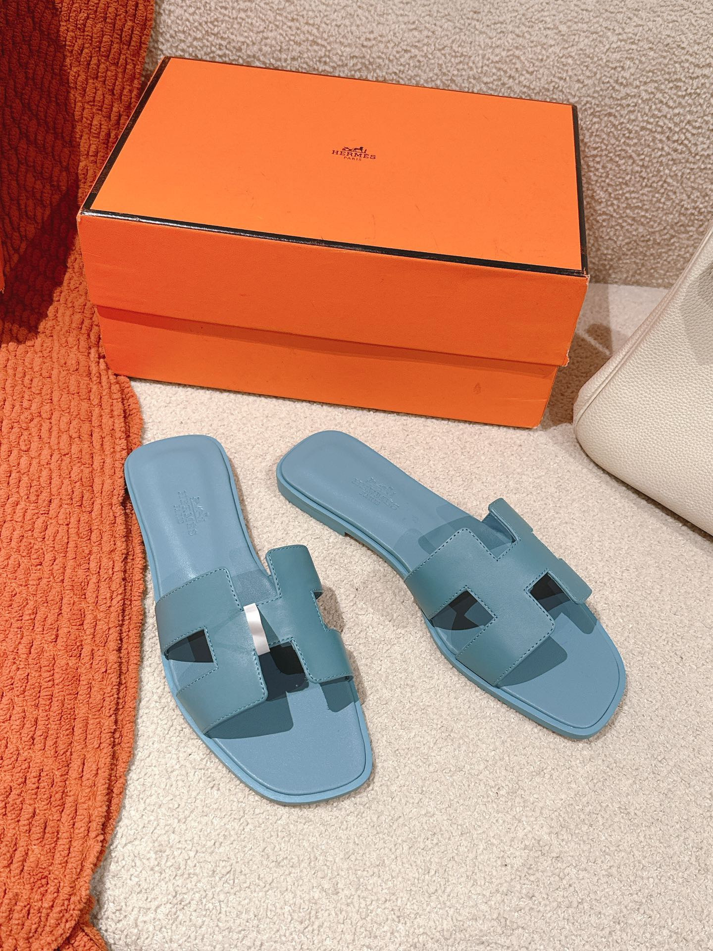 ua H**mes oran sandal