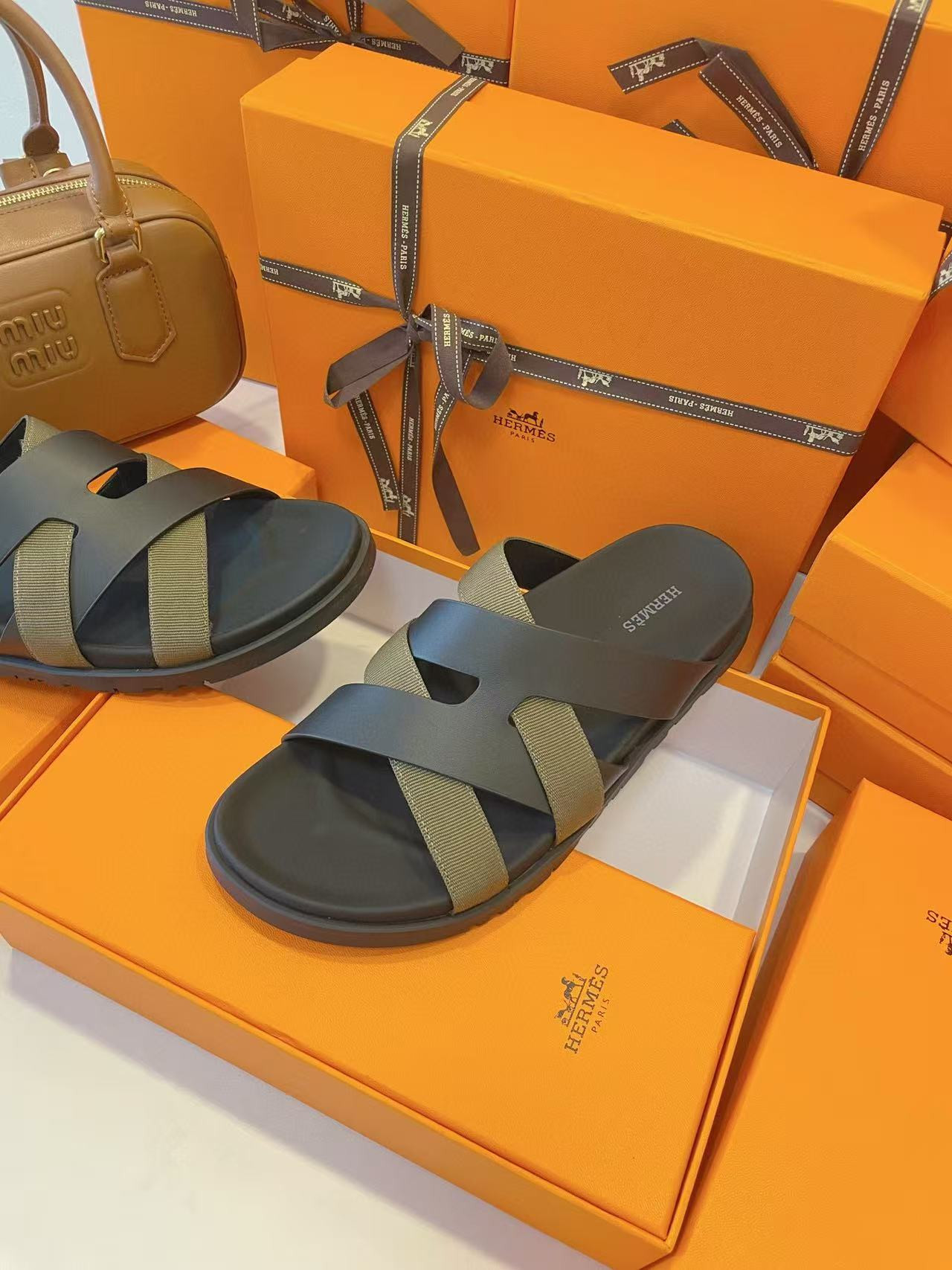 ua H**mes kazimir sandal