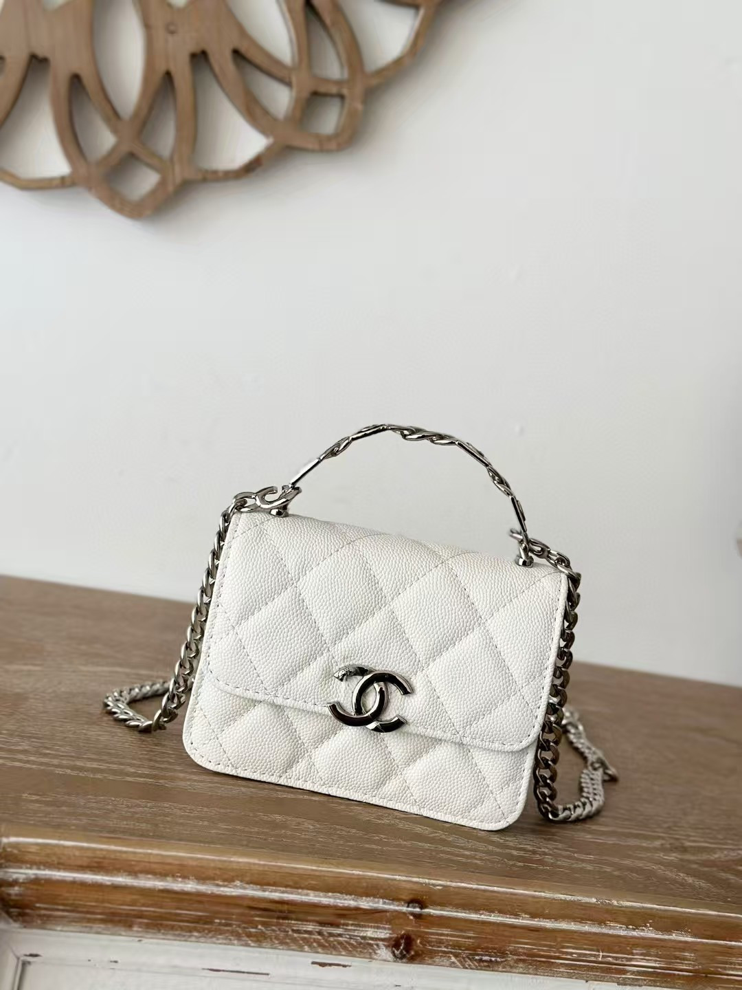Ch*el coco caviar clutch with chain white 11x8.5x7cm