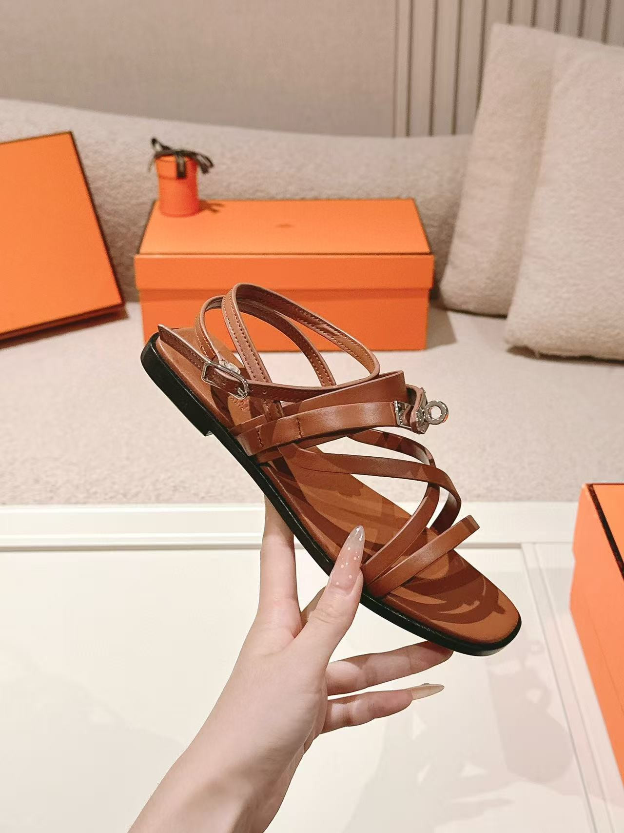 ua H**mes june sandal