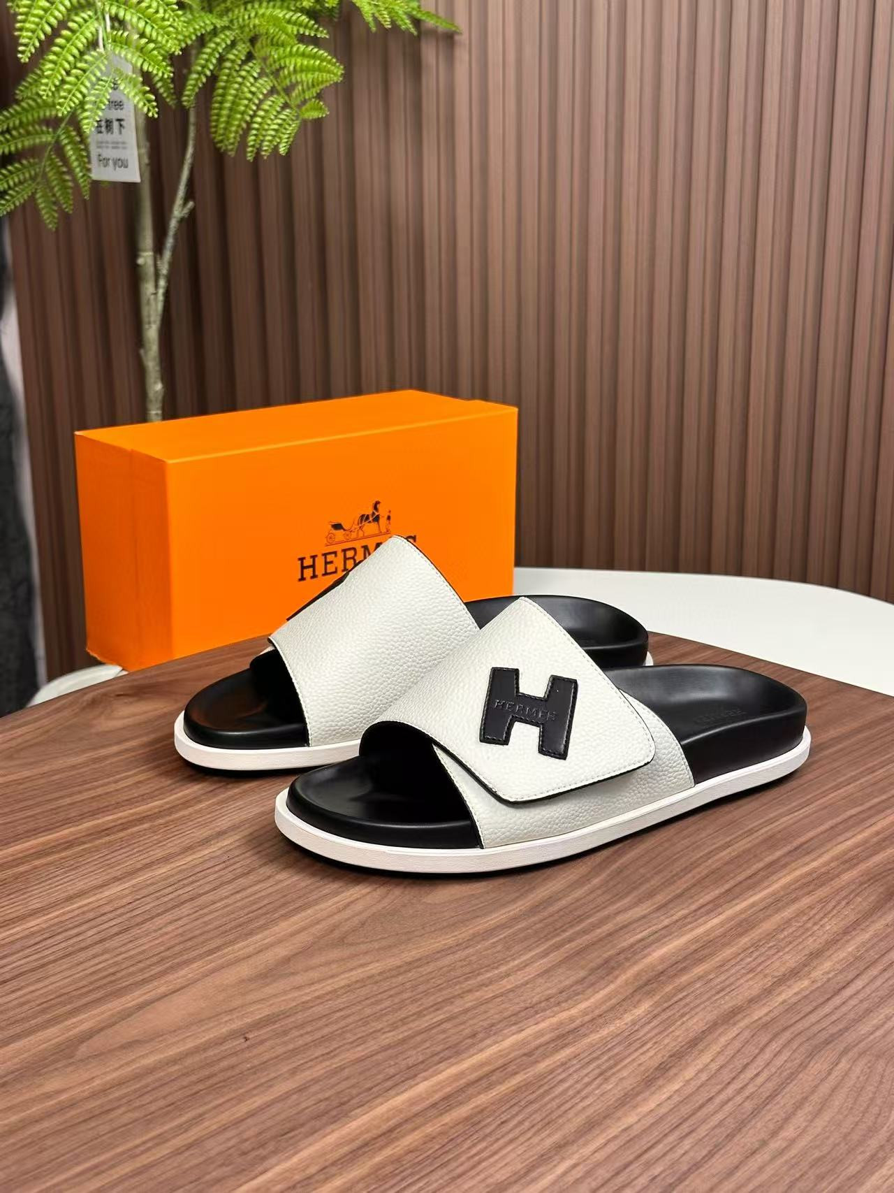 ua H**mes sandals