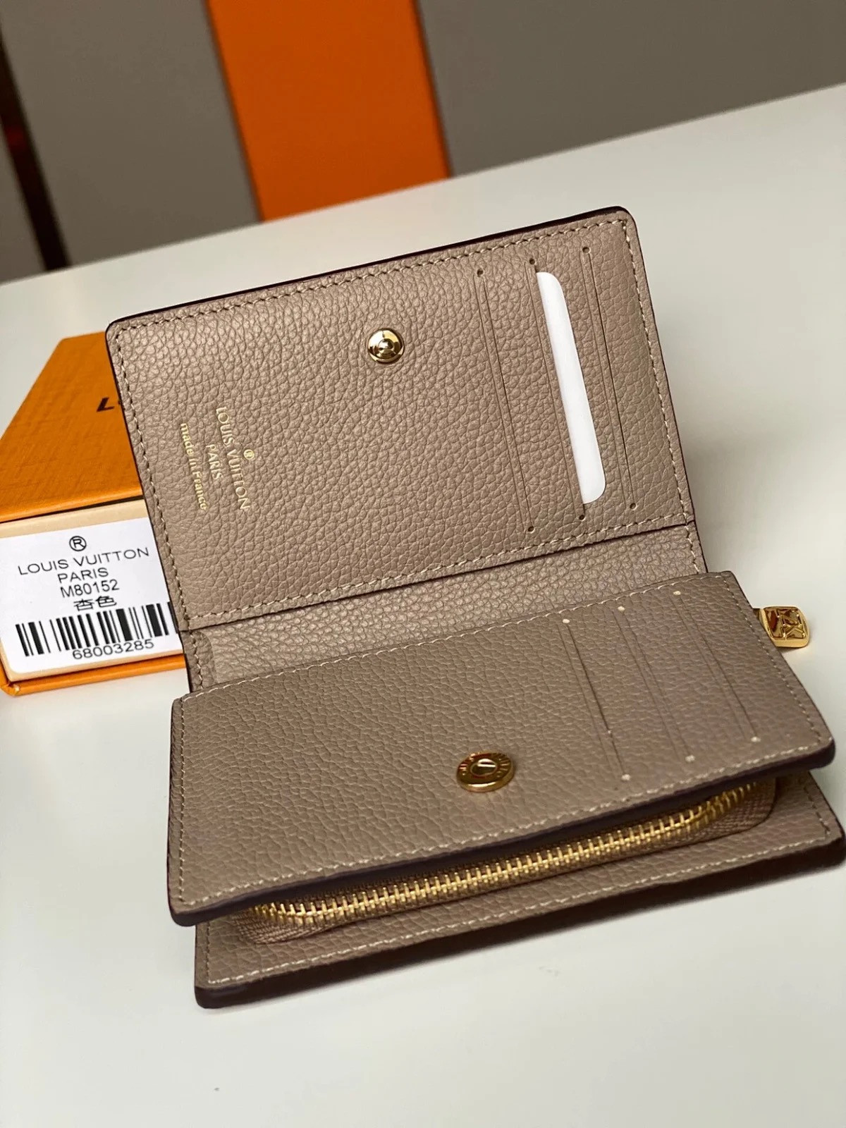 LV CLEA WALLET M80152