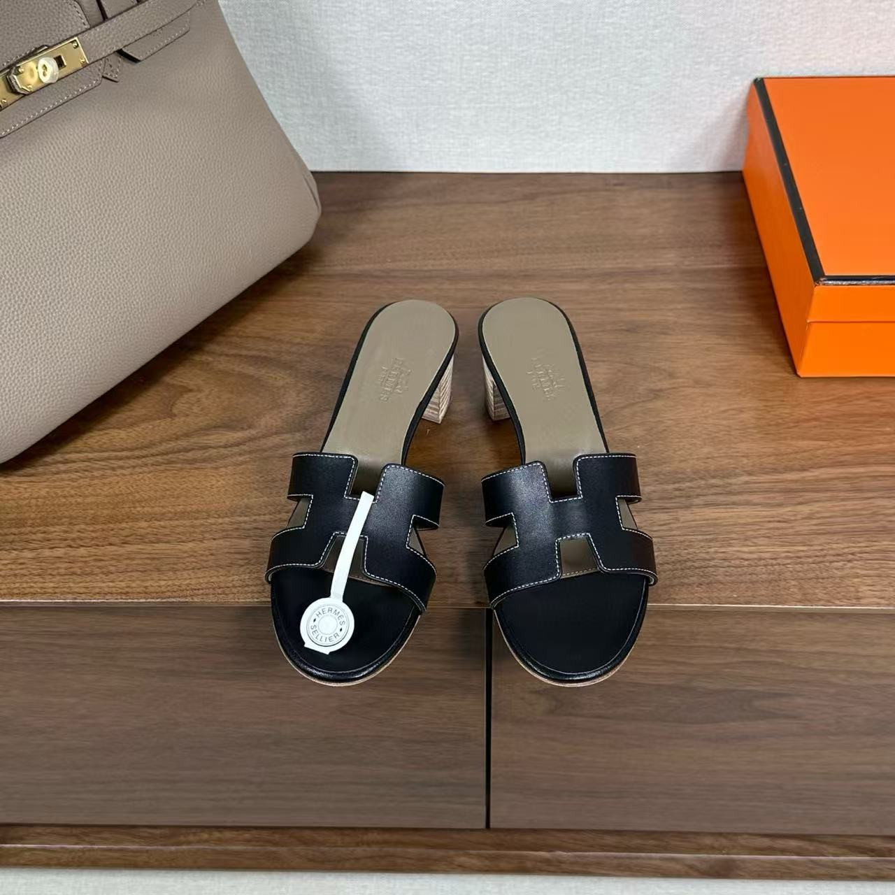 ua H**mes oasis sandal