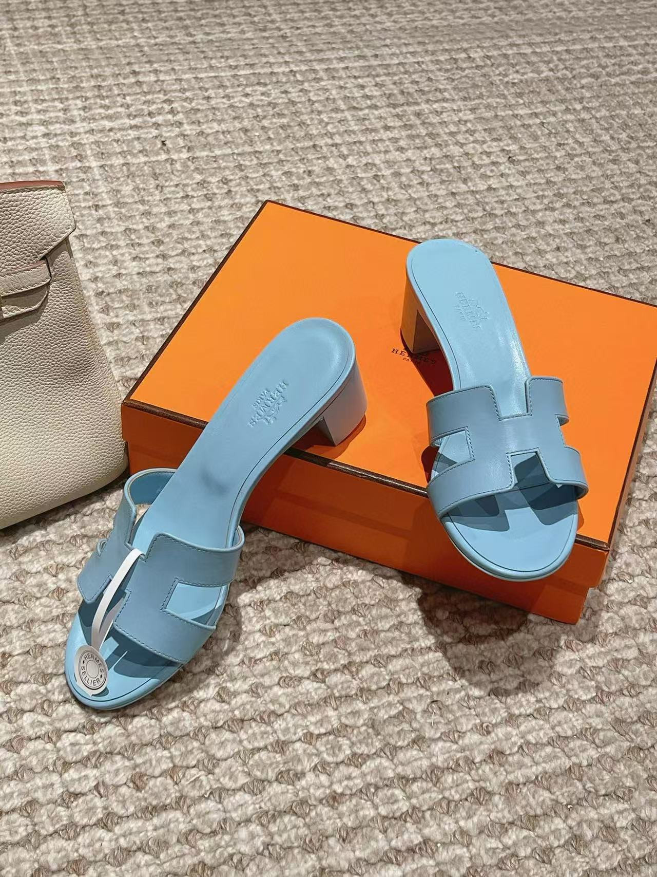 ua H**mes oasis sandal