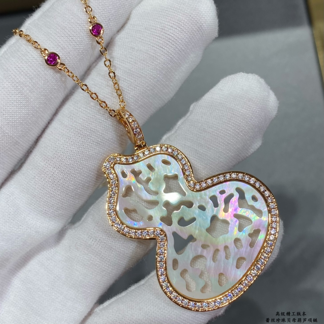 Qee1in large hollow gourd necklace