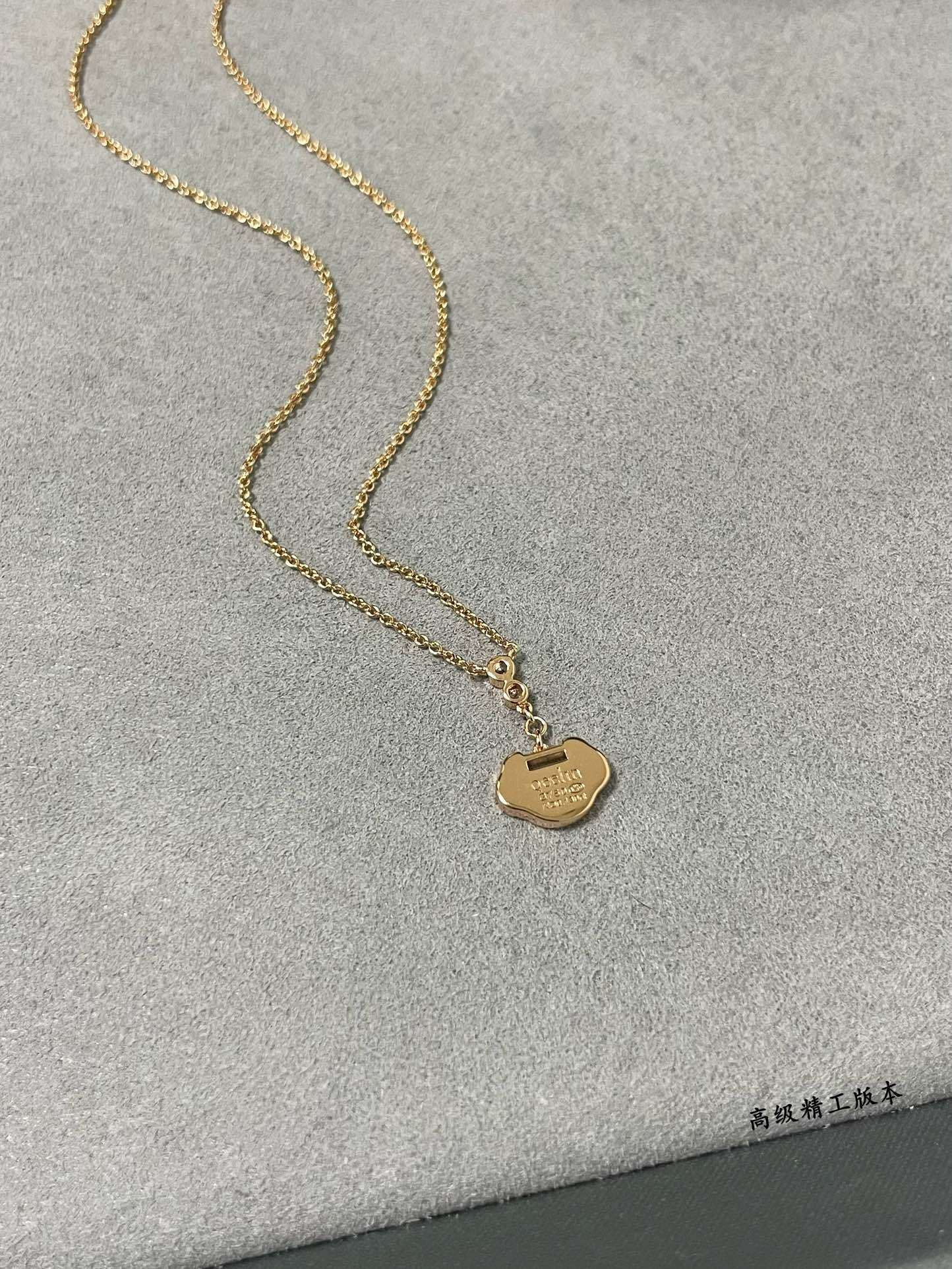 Qee1in mini ruyi necklace
