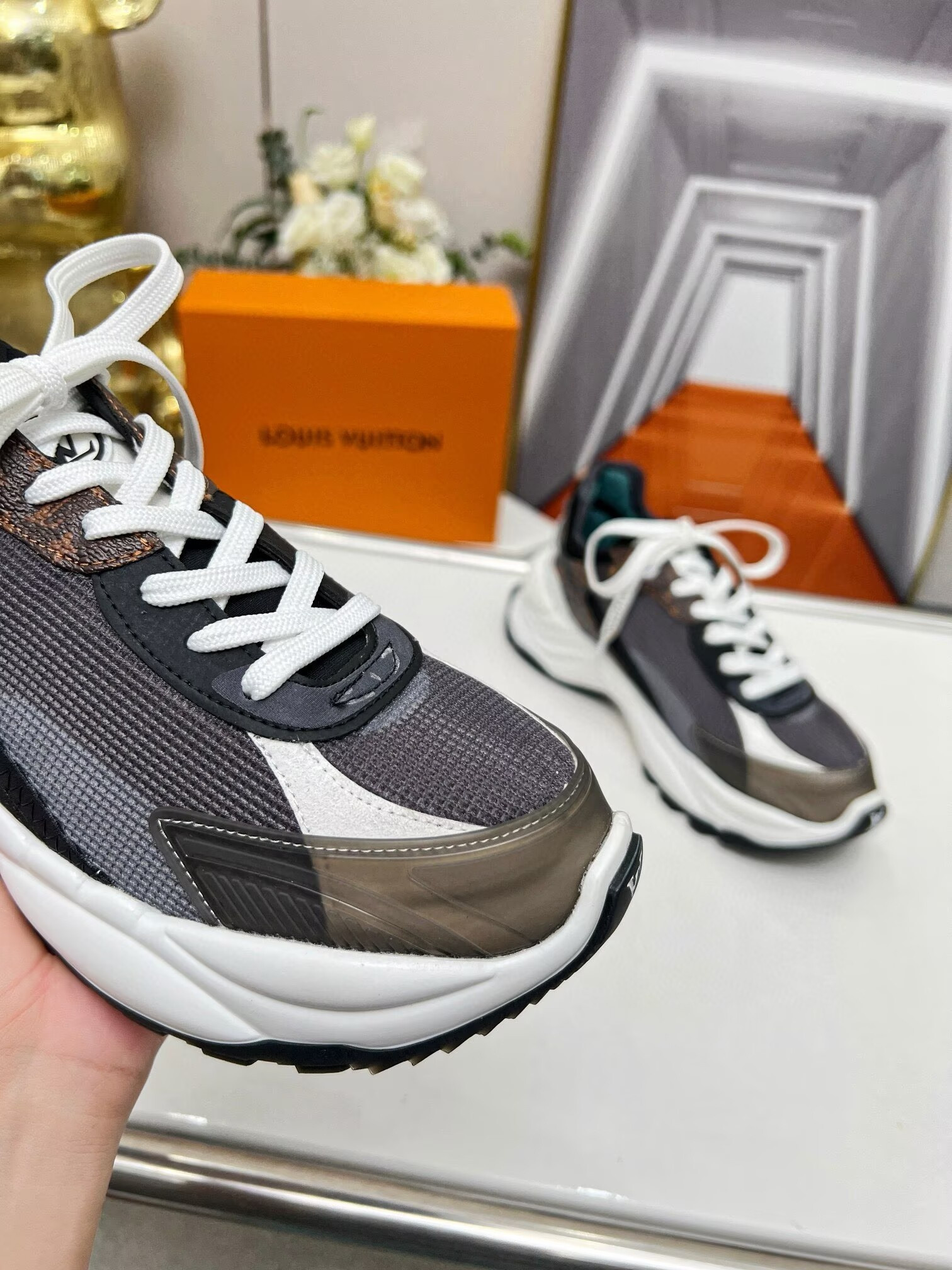 UA LV Run 55 Sneaker