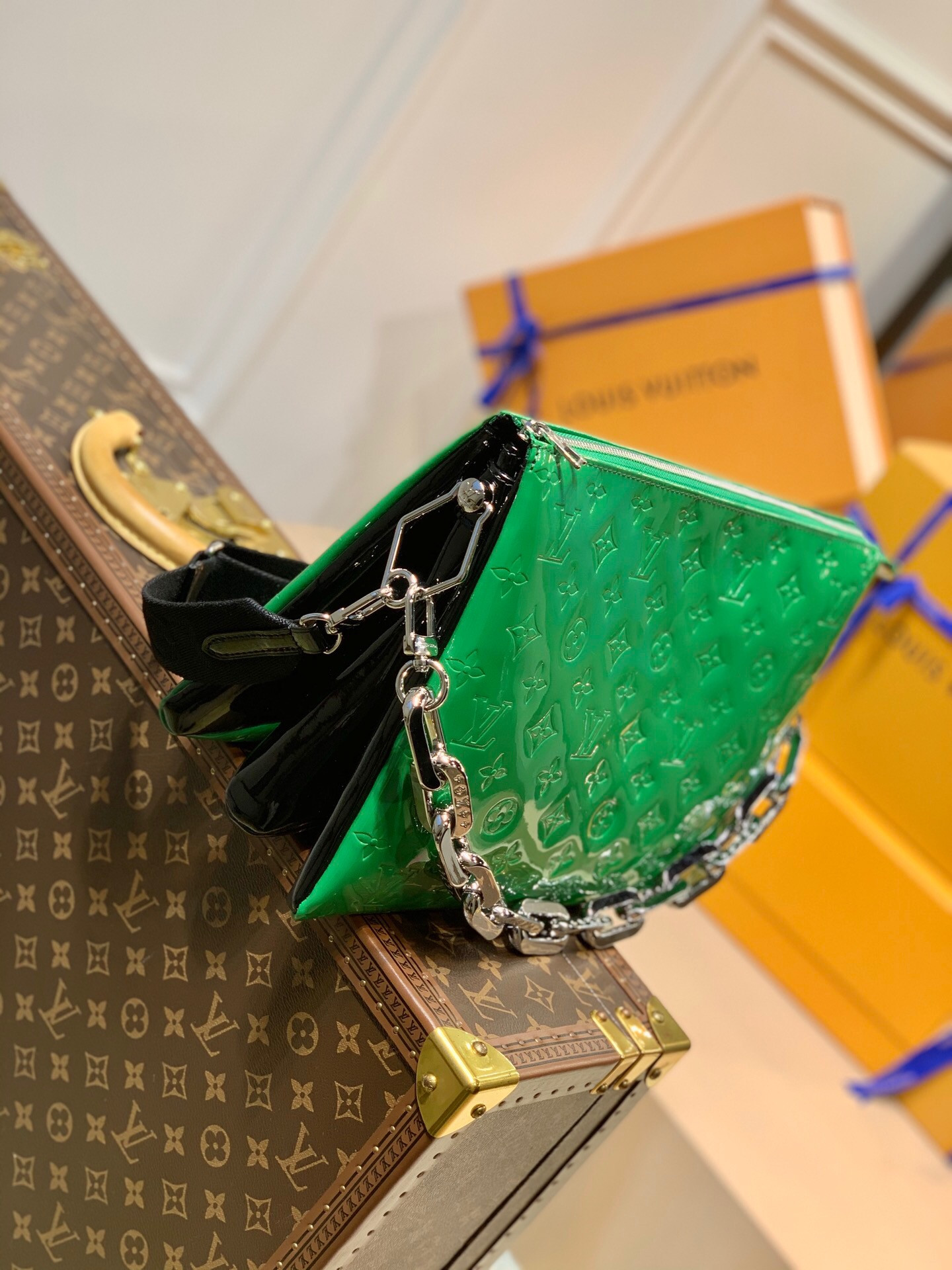 LV COUSSIN MM PATENT LEATHER M57783