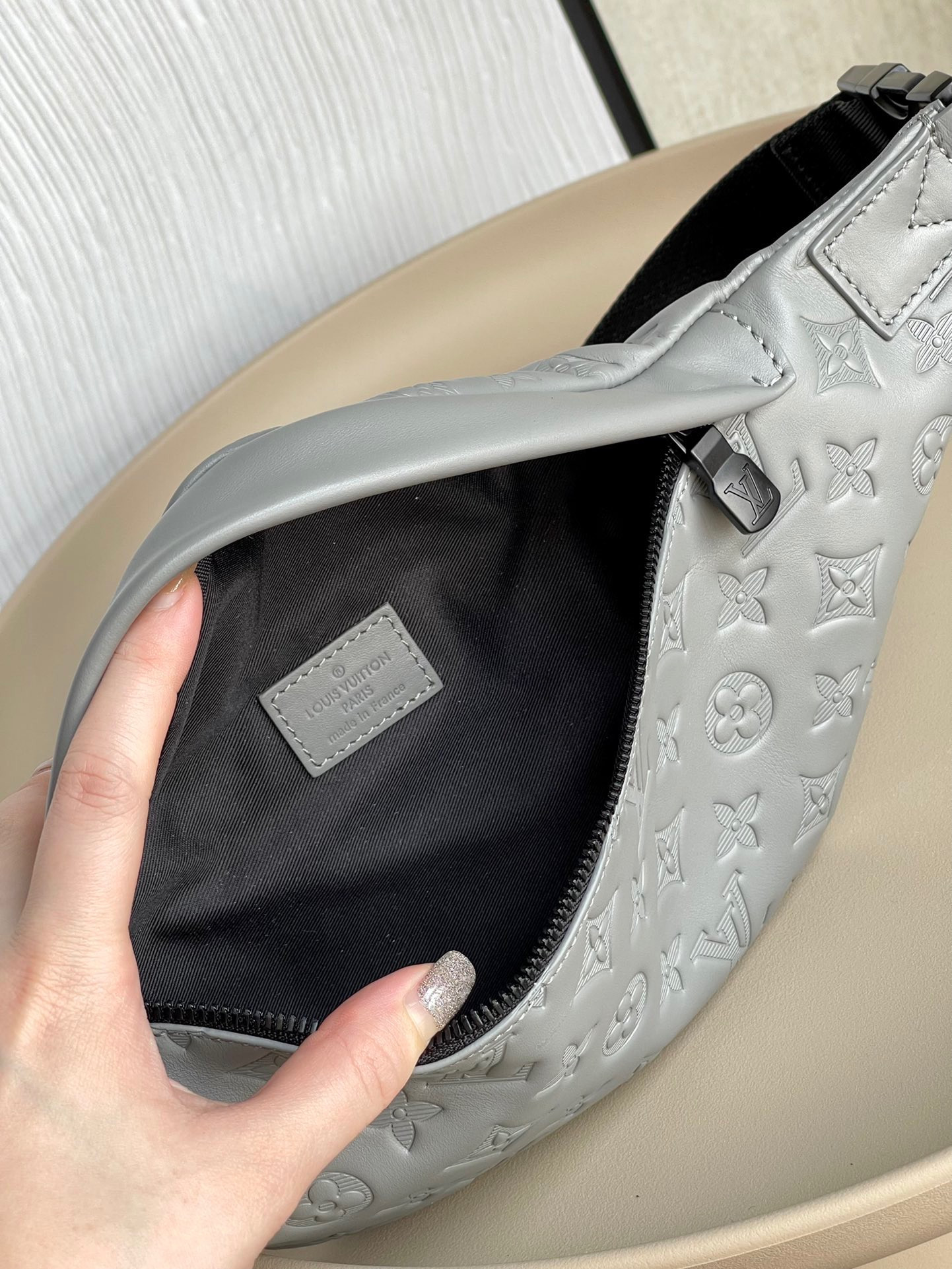 LV DISCOVERY BUMBAG M46108