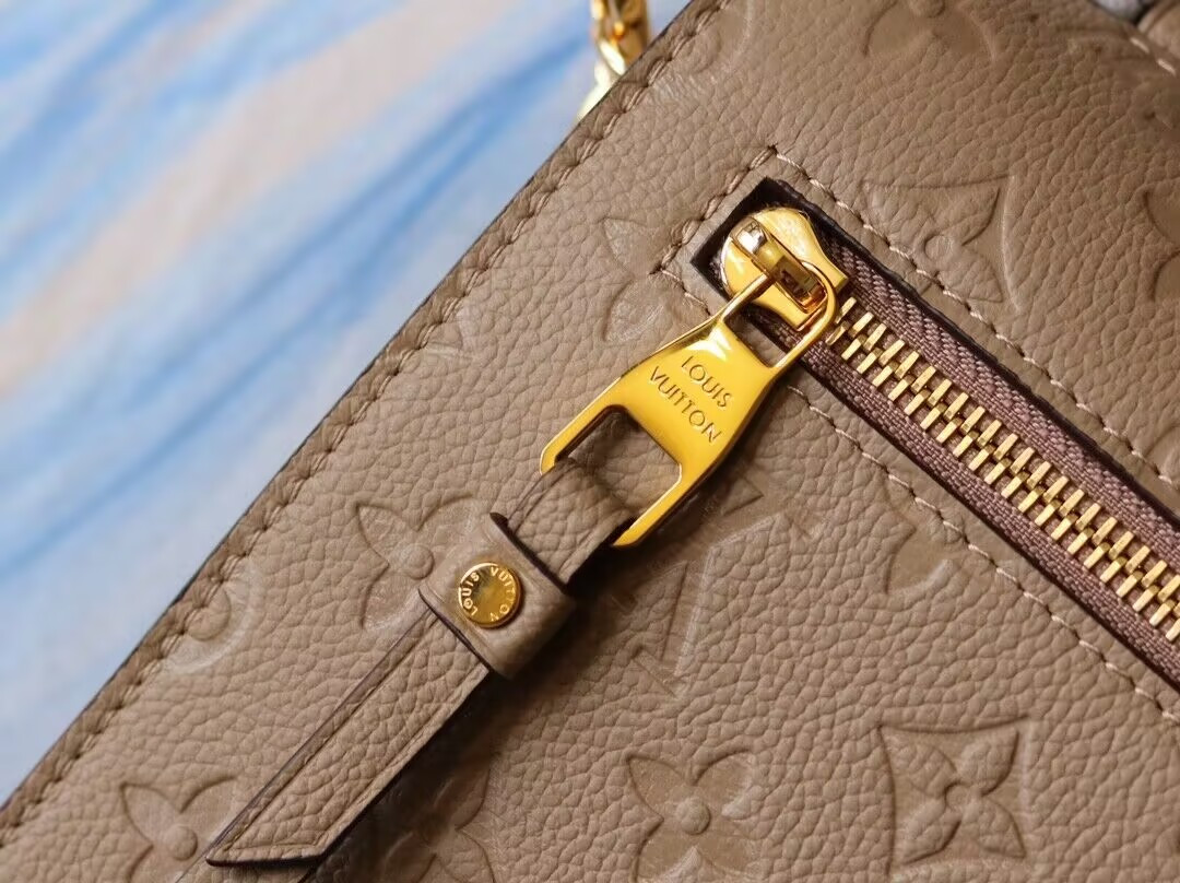 LV Pochette Métis M44881 25x19x7cm