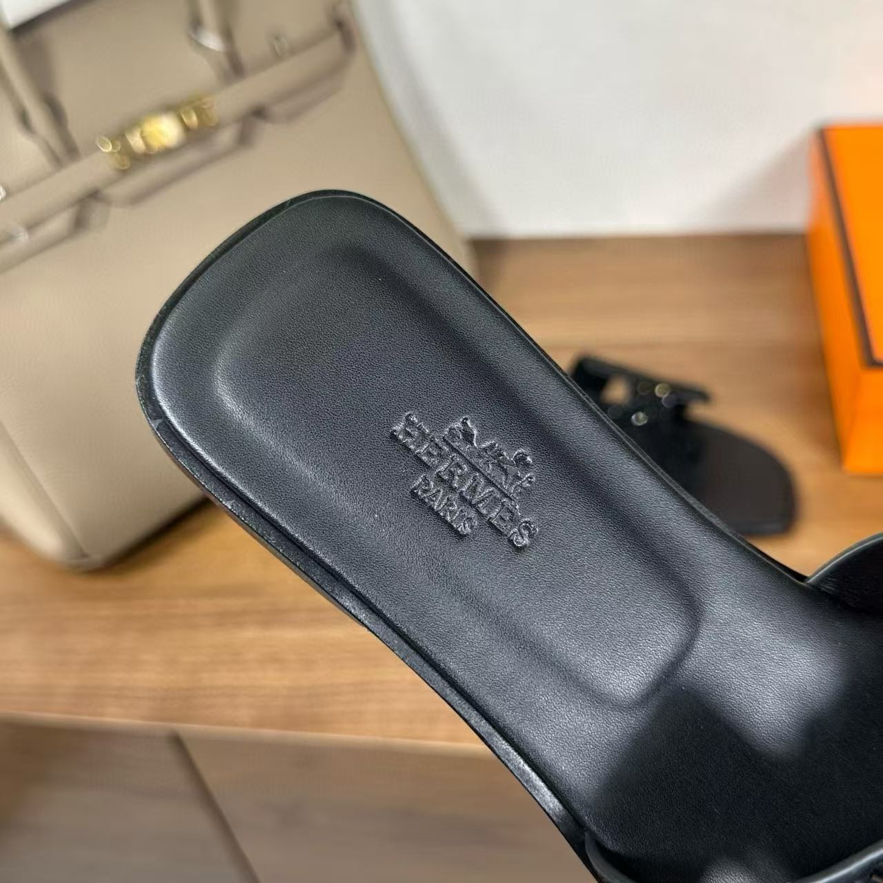 ua H**mes oran sandal