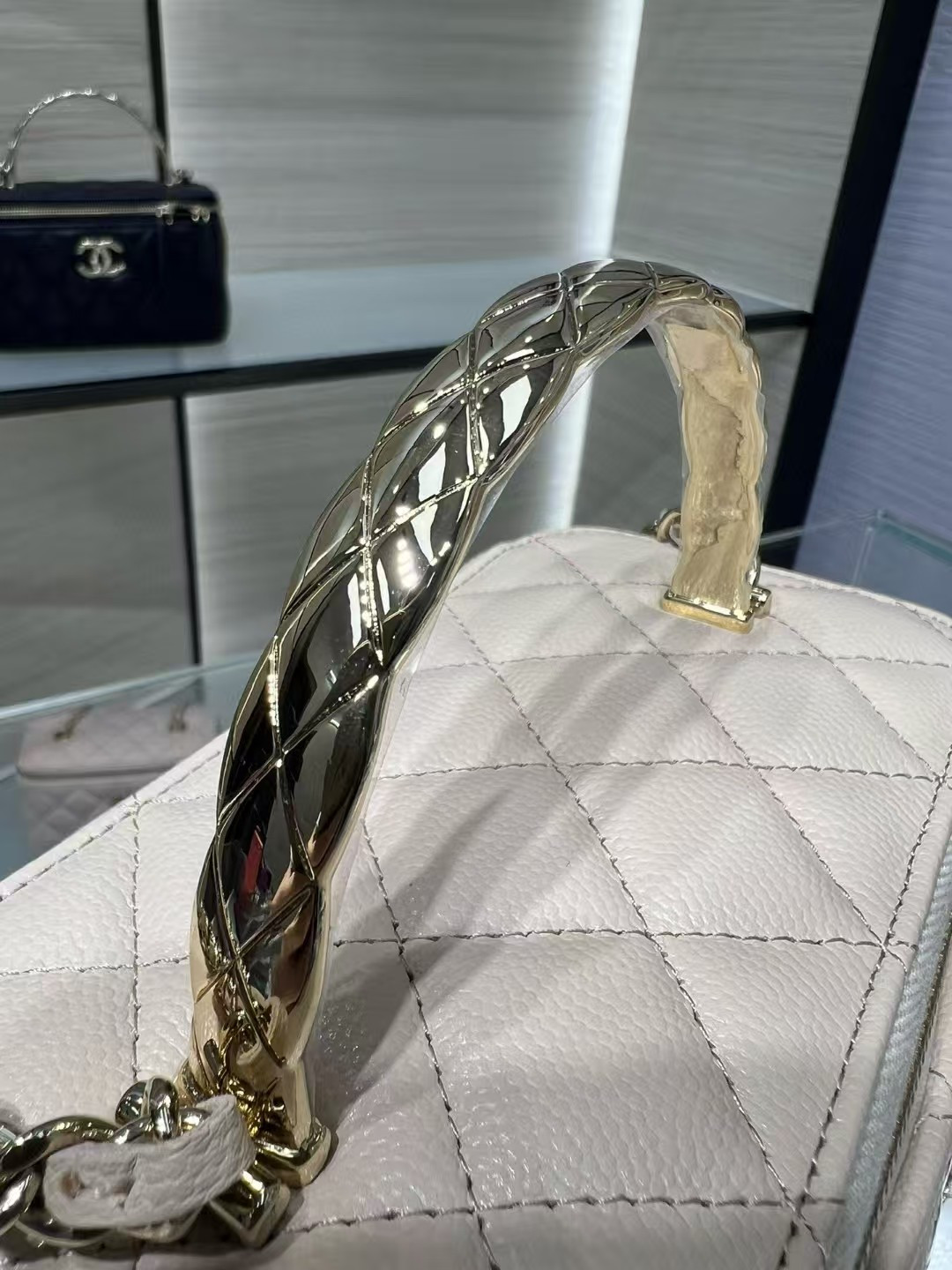 Ch*el clutch with chain ap4590 17x9.5x8cm
