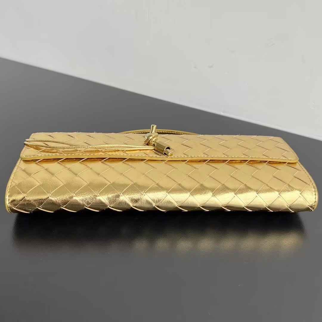bo*te*ga Ve*ne*ta long clutch andiamo with handle 13x31x3cm