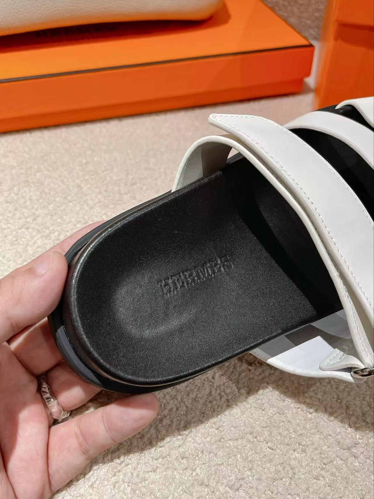 ua H**mes chypre sandal